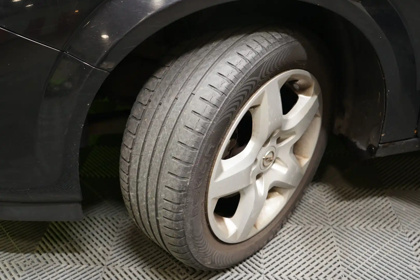 car-image