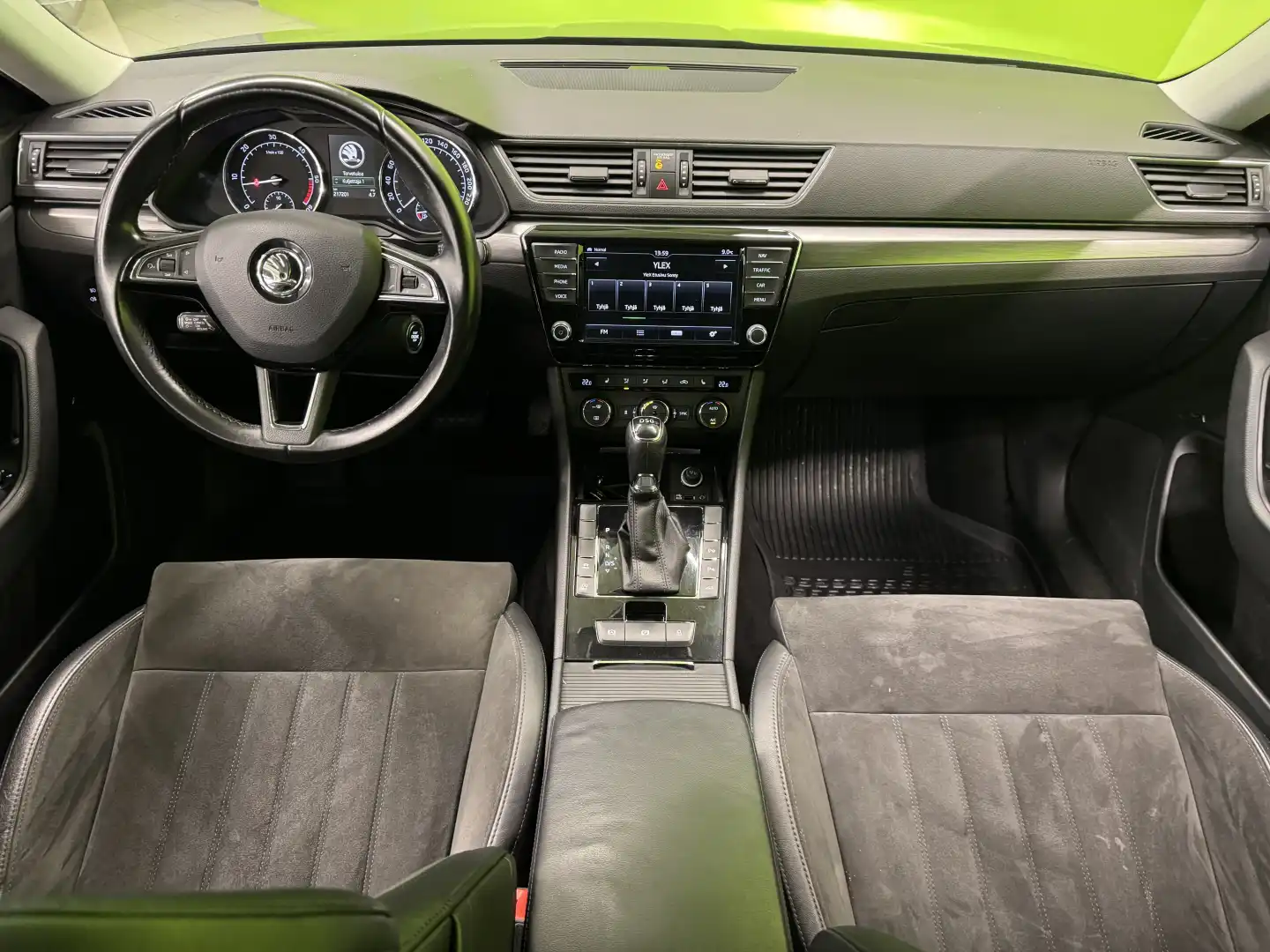car-image