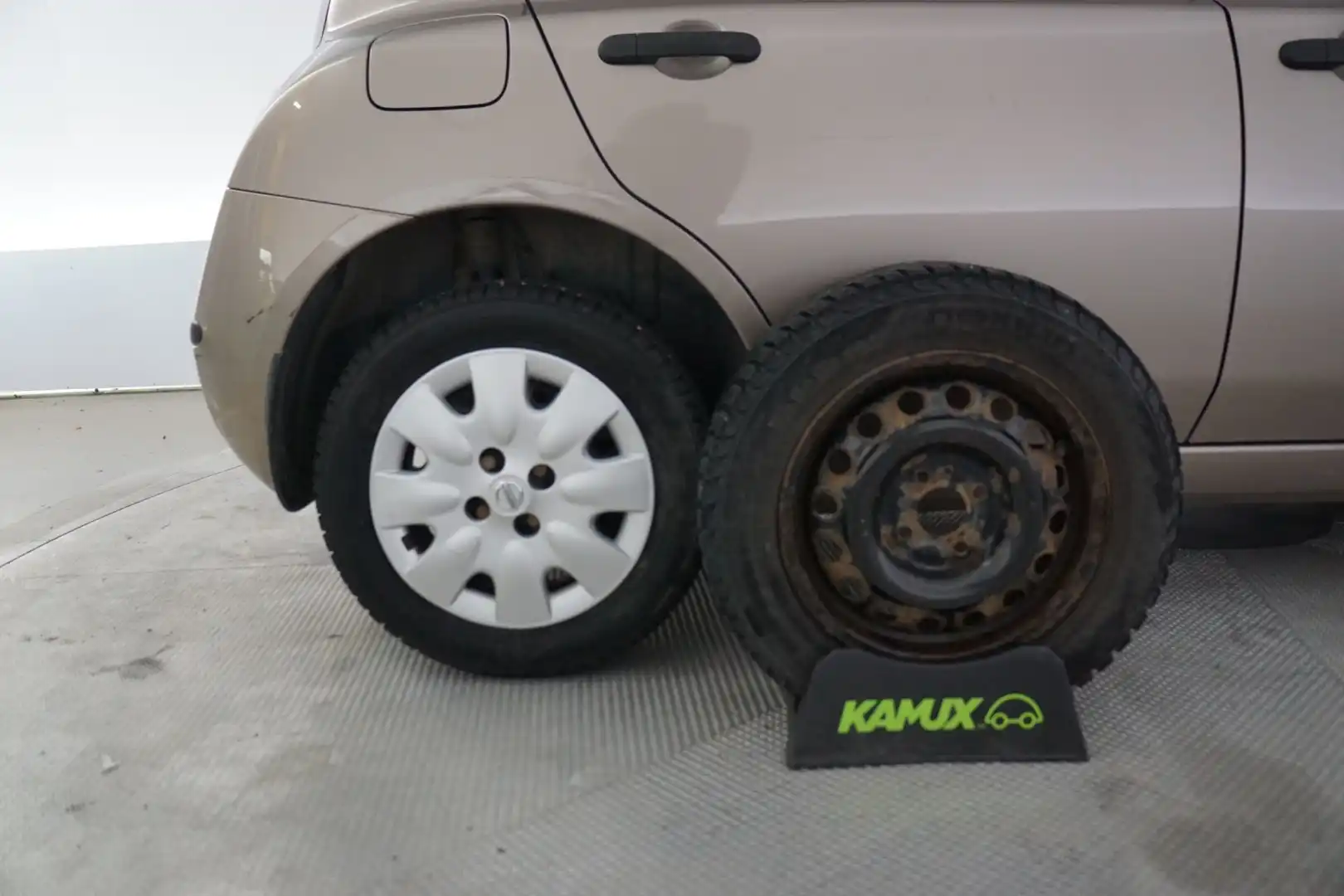 car-image