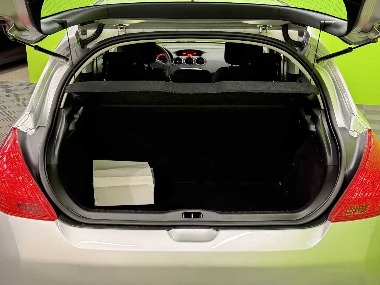 car-image