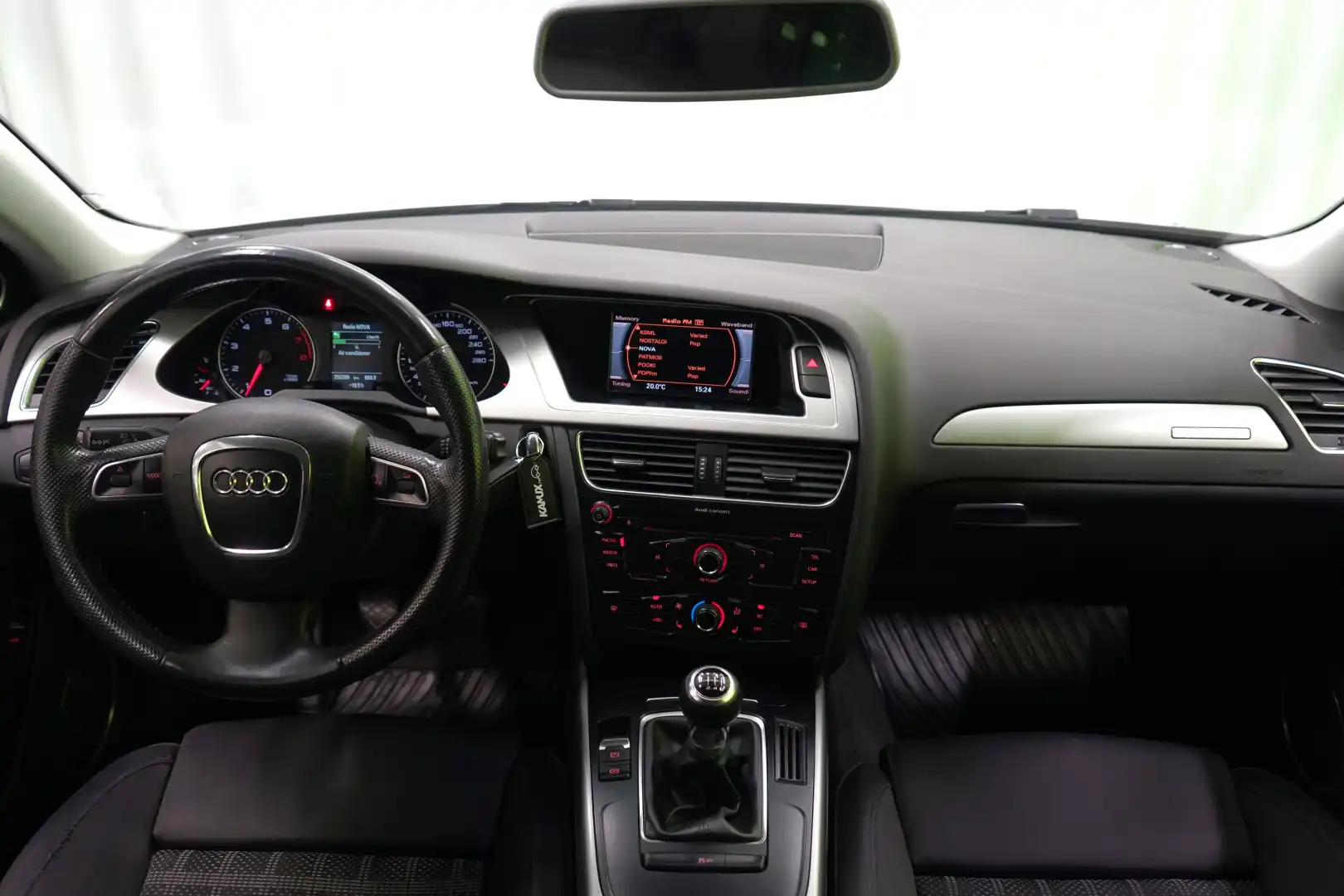 car-image