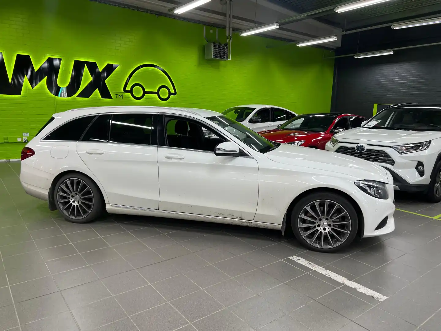 car-image