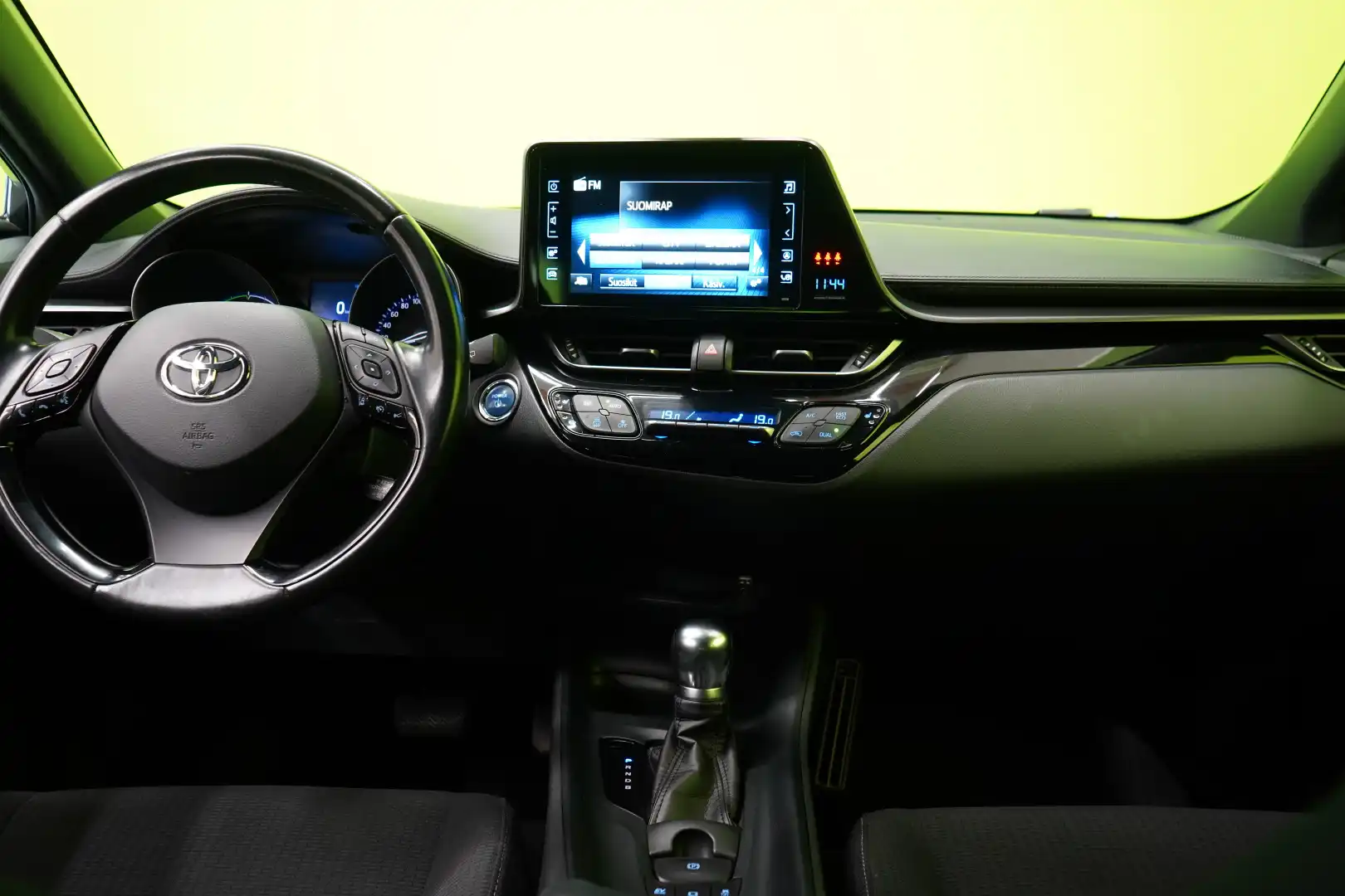 car-image