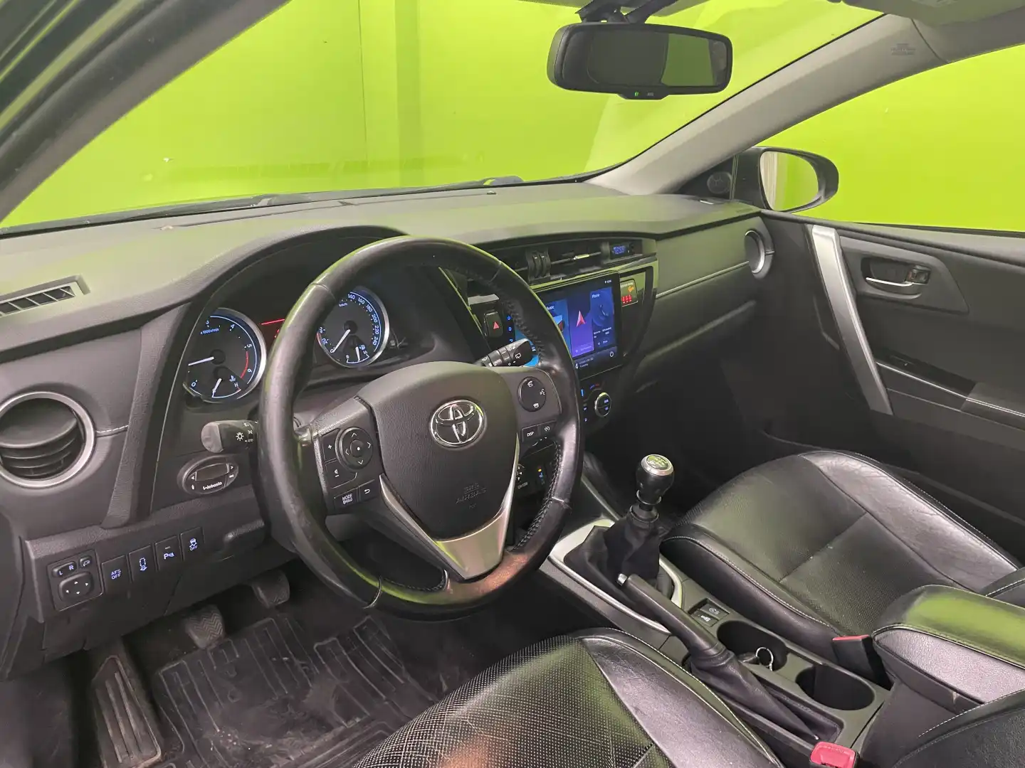 car-image