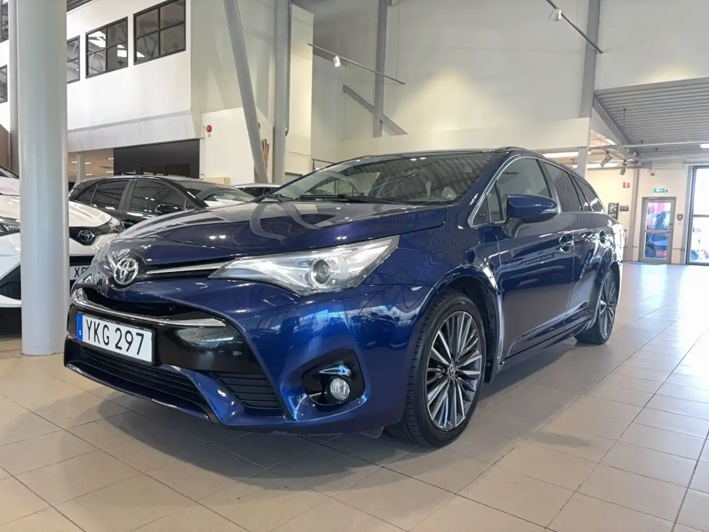 car-image
