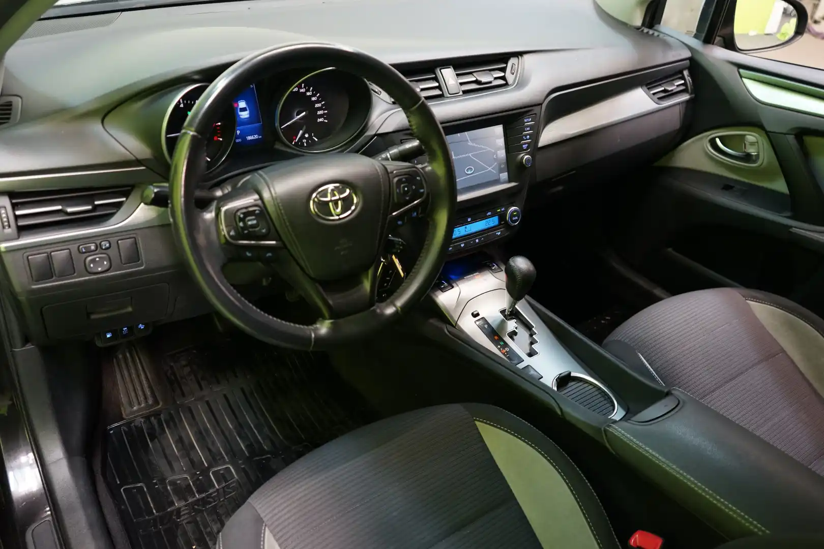 car-image