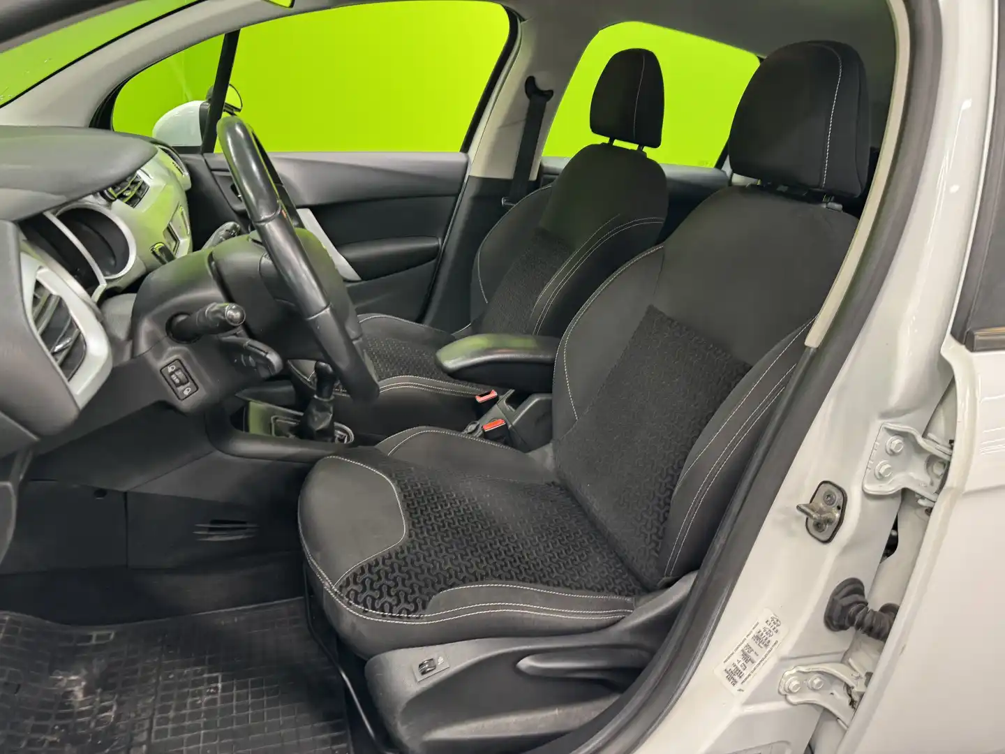 car-image