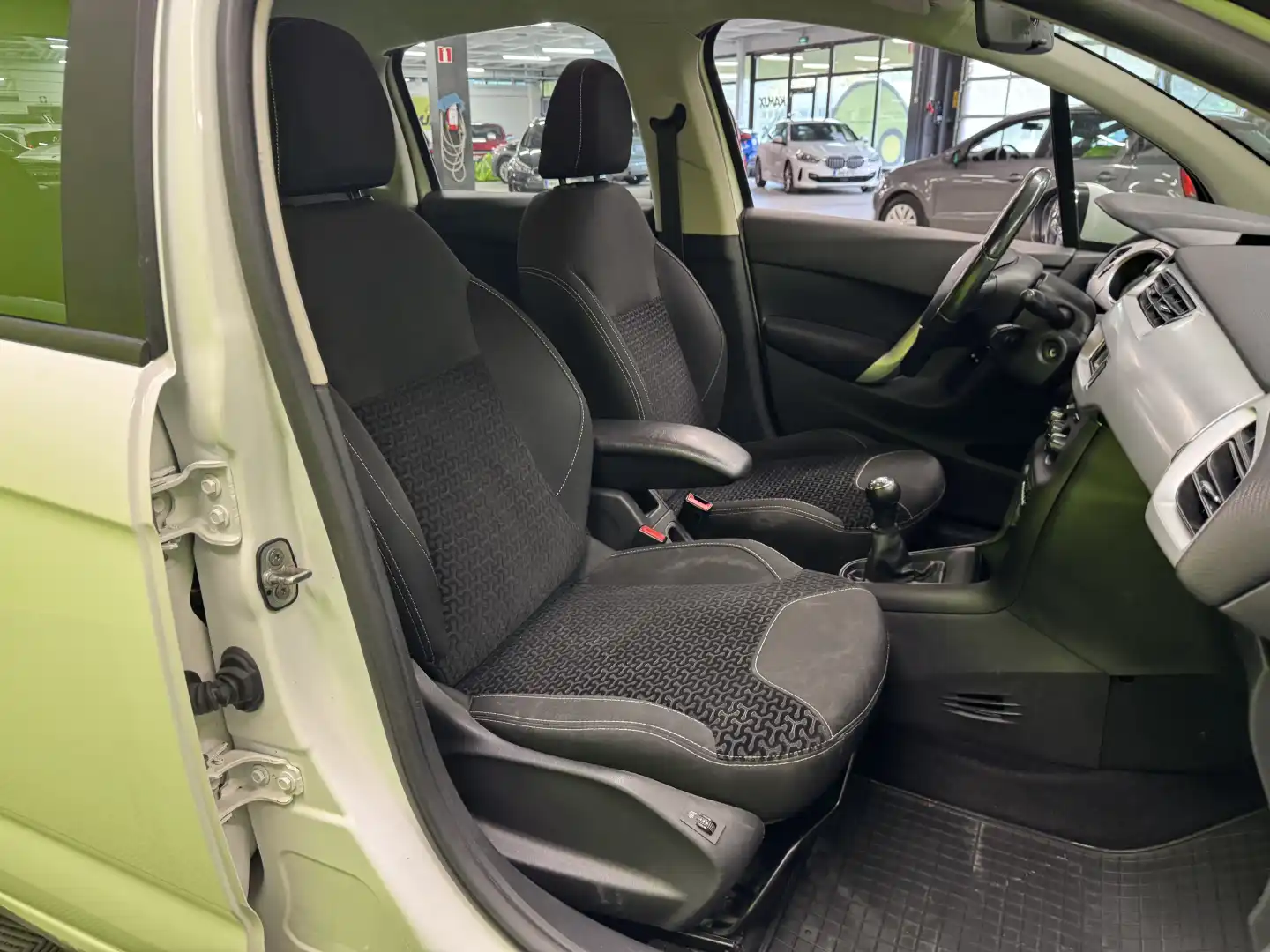 car-image