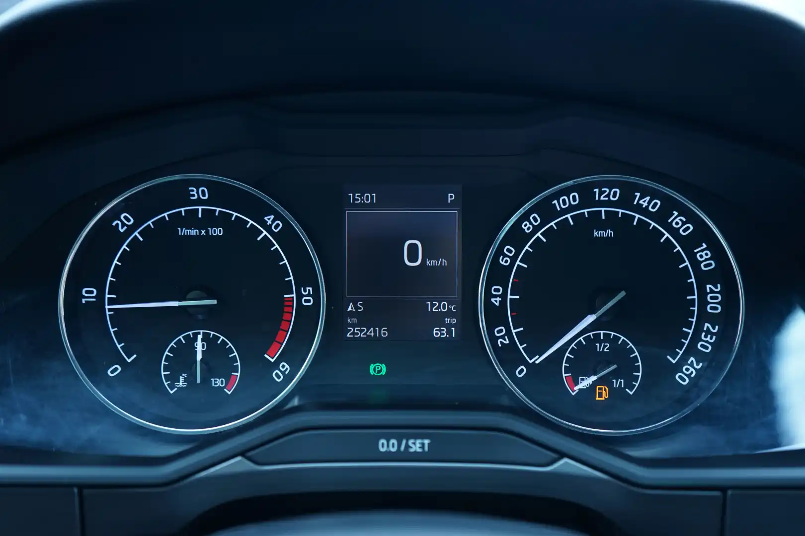 car-image