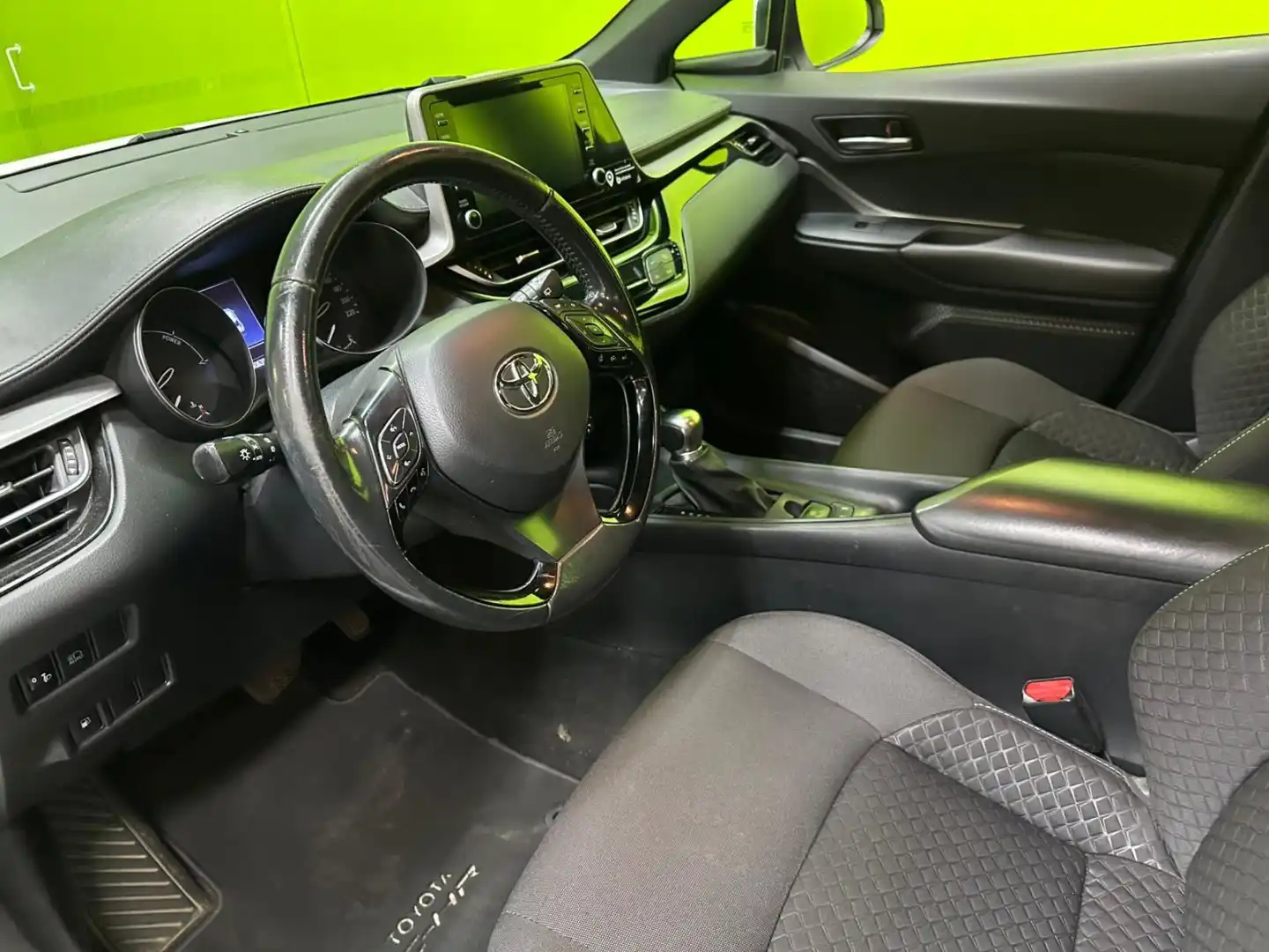 car-image