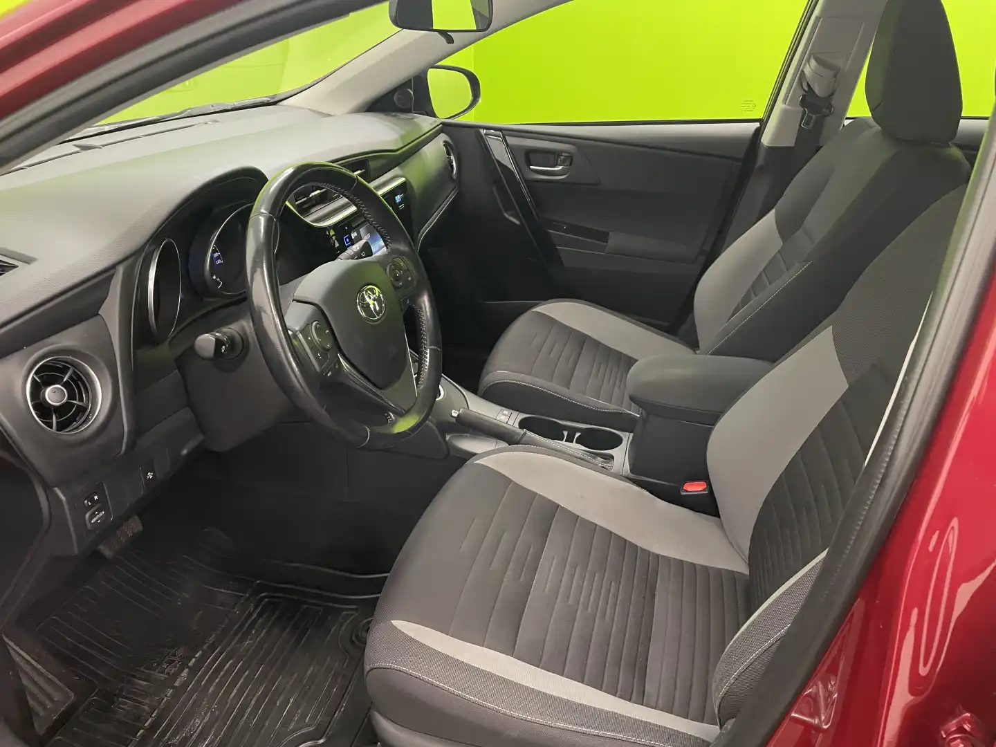 car-image