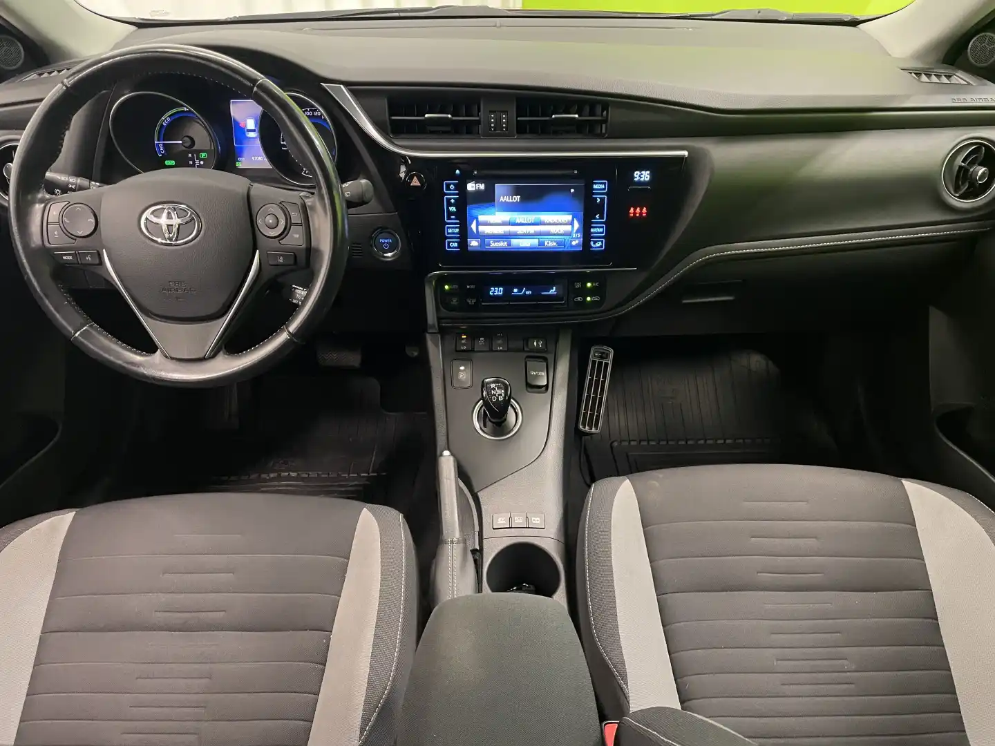 car-image