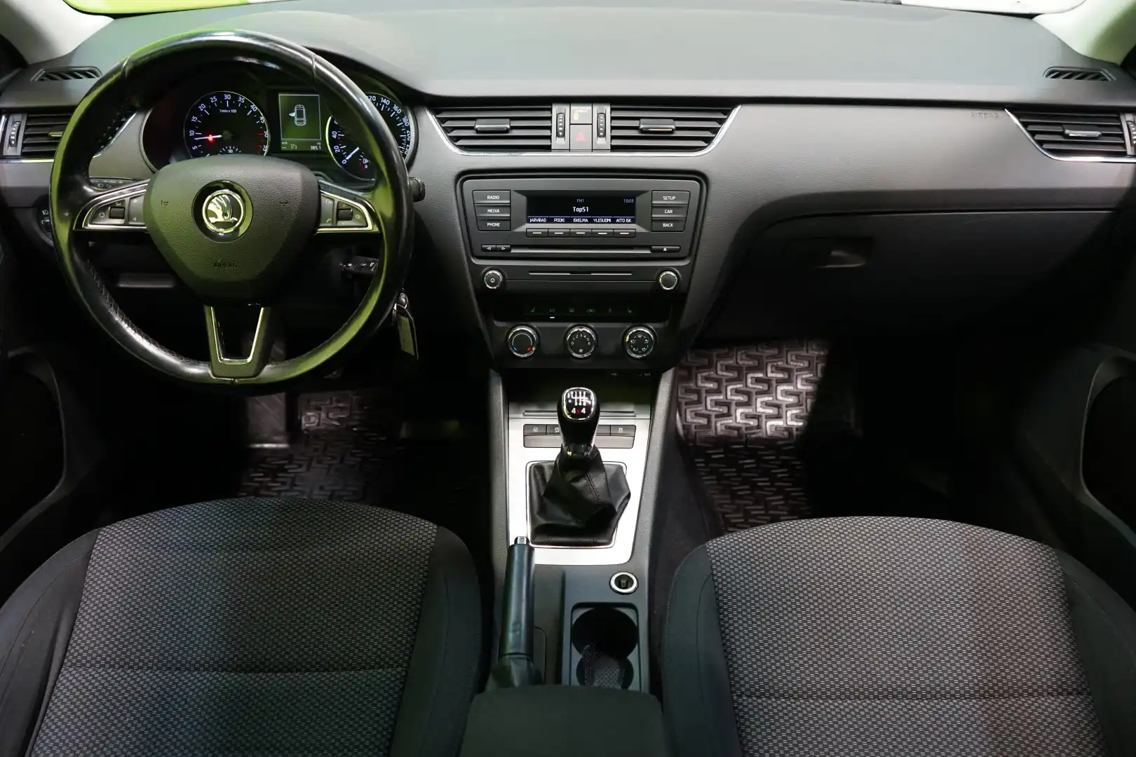 car-image