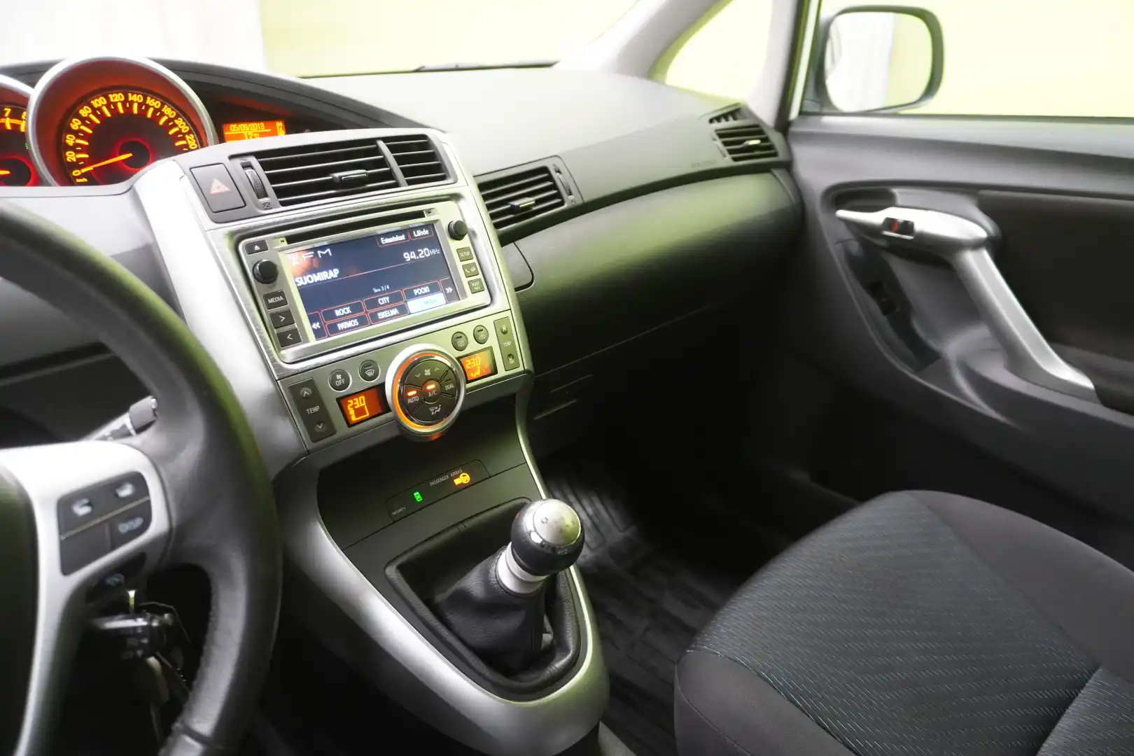 car-image
