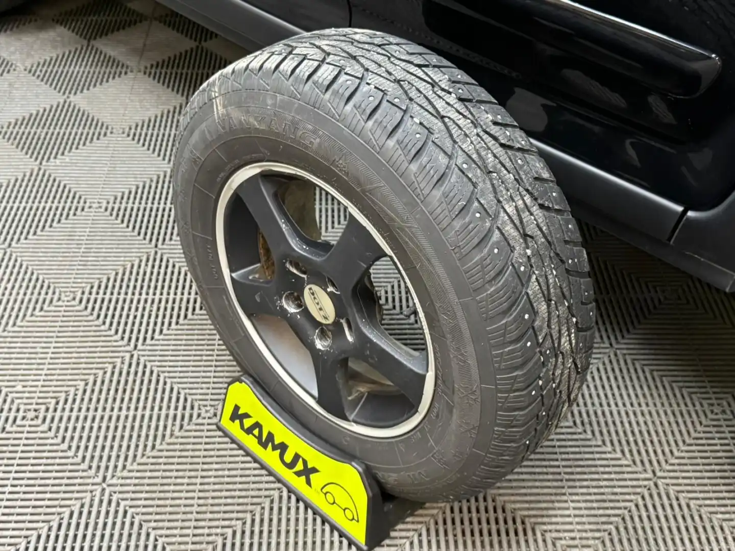 car-image