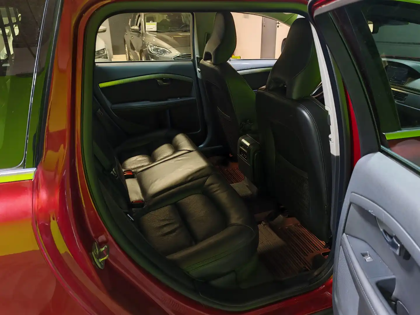 car-image