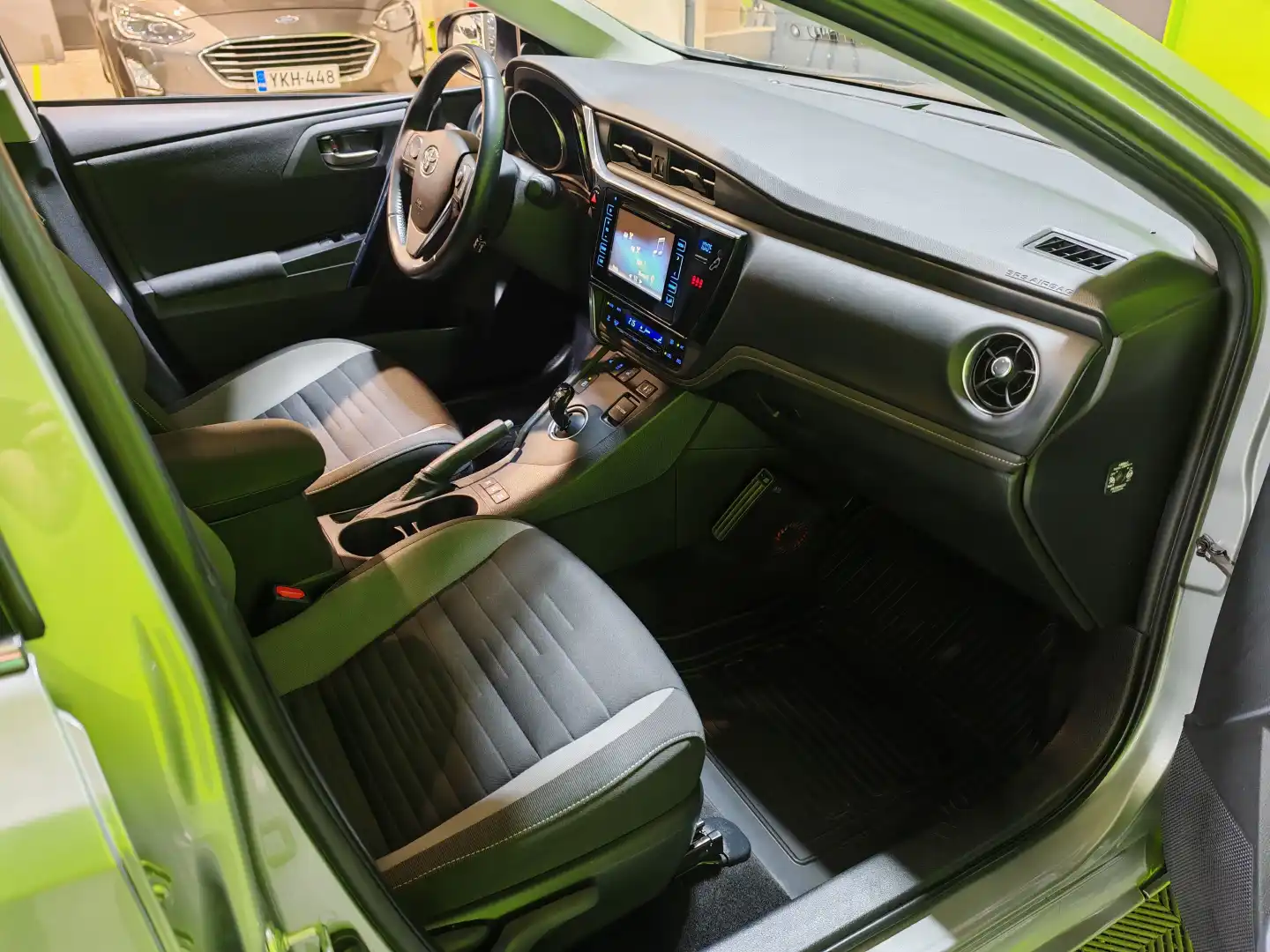 car-image