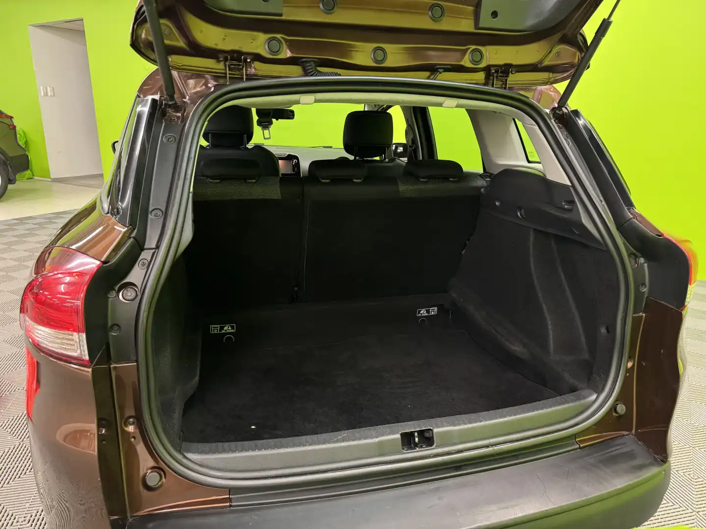car-image