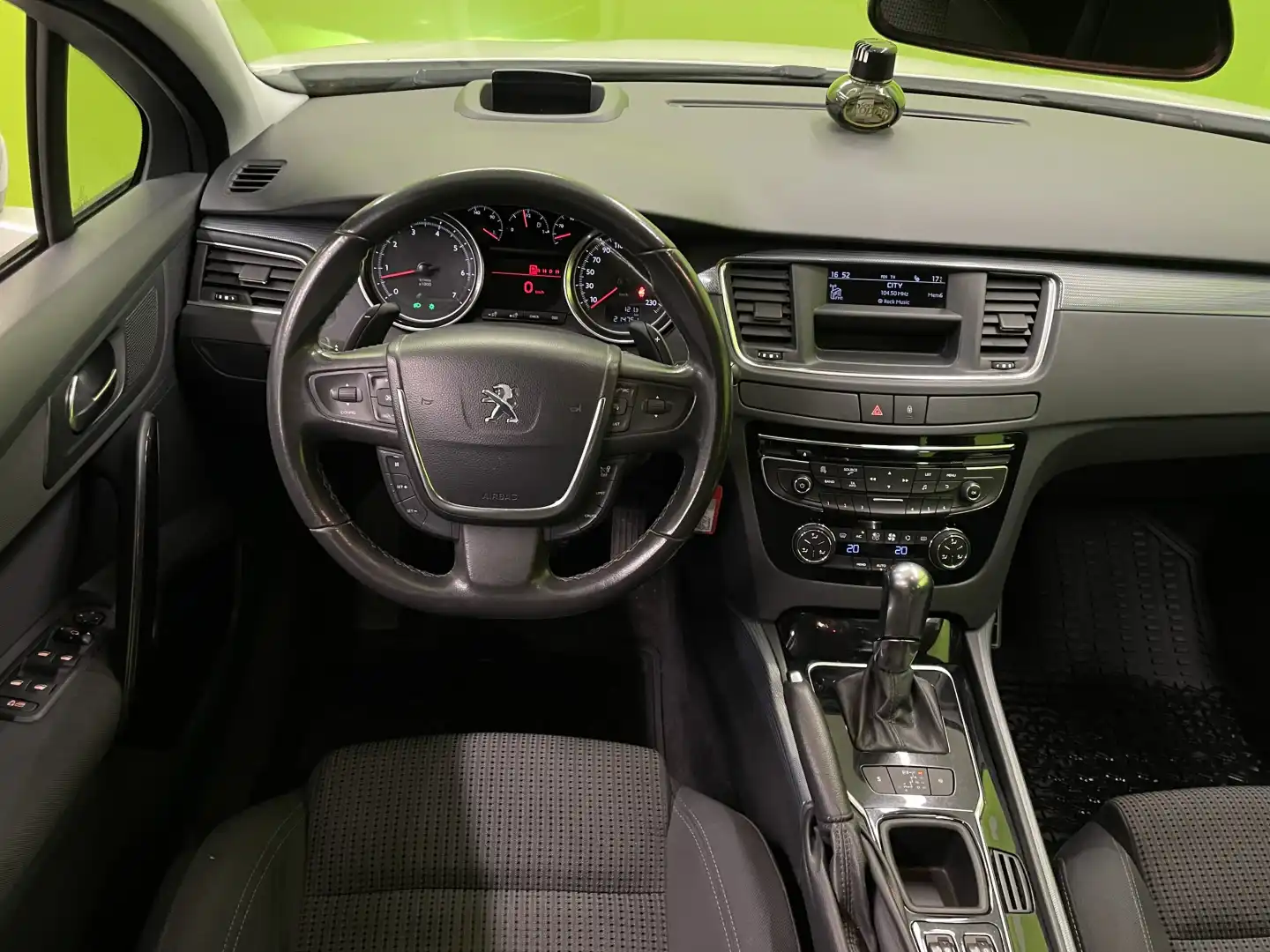 car-image