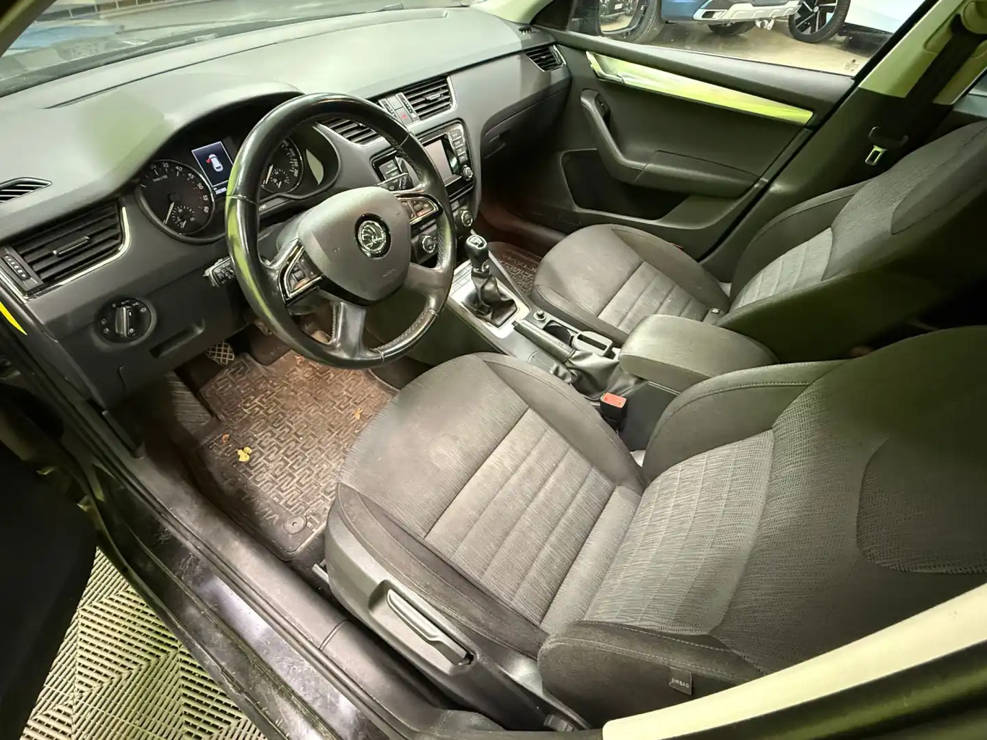 car-image