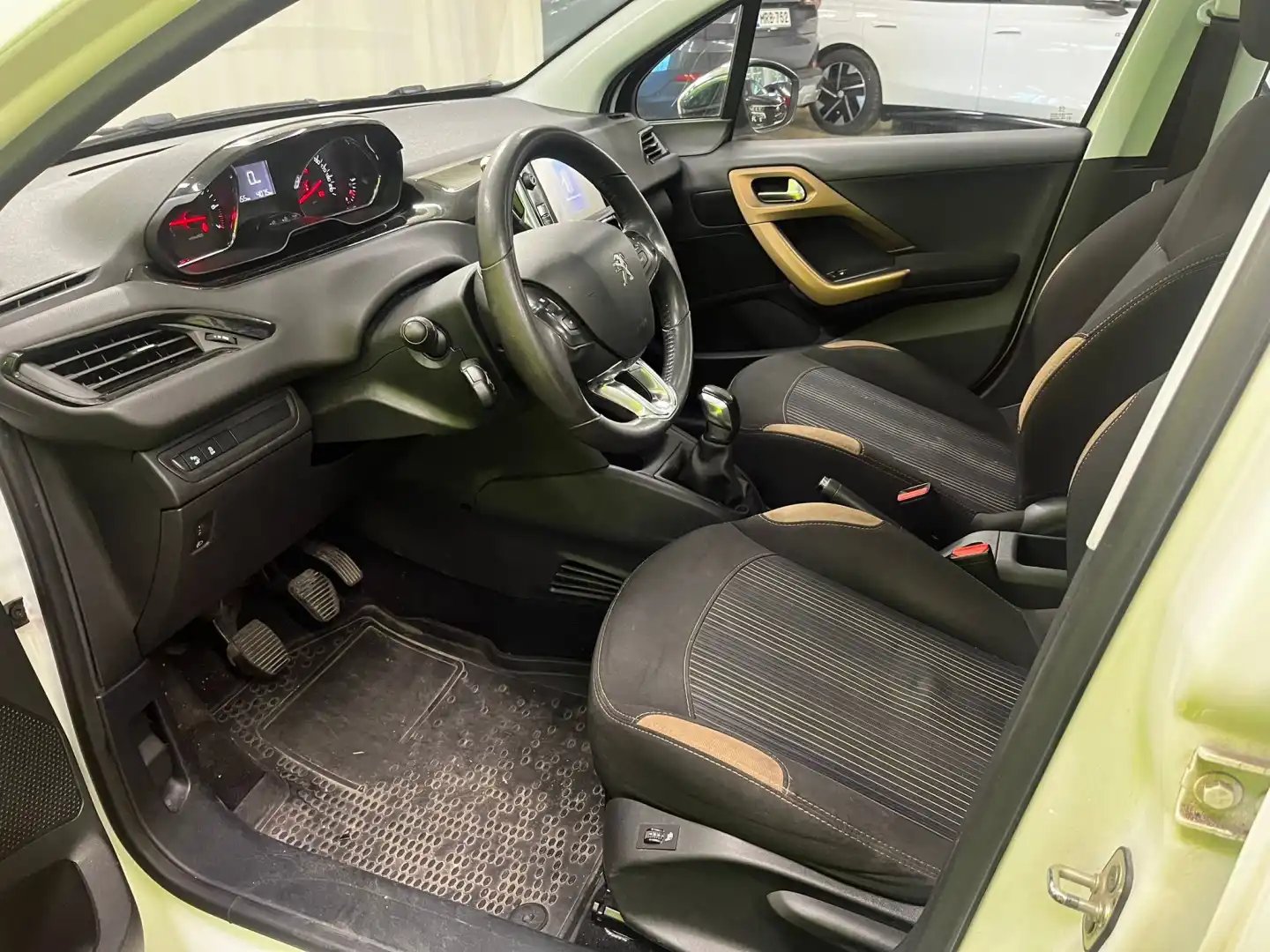car-image