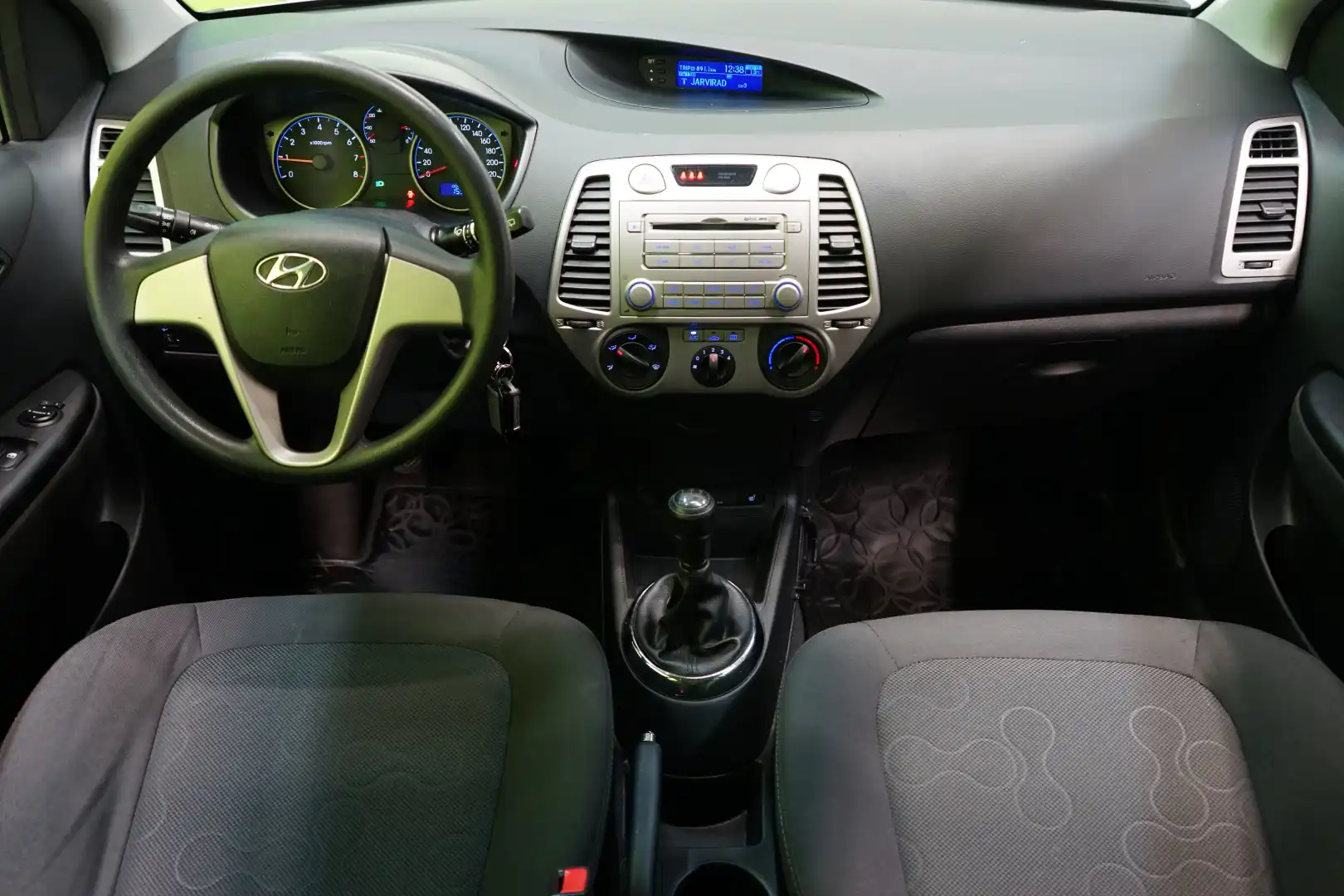 car-image