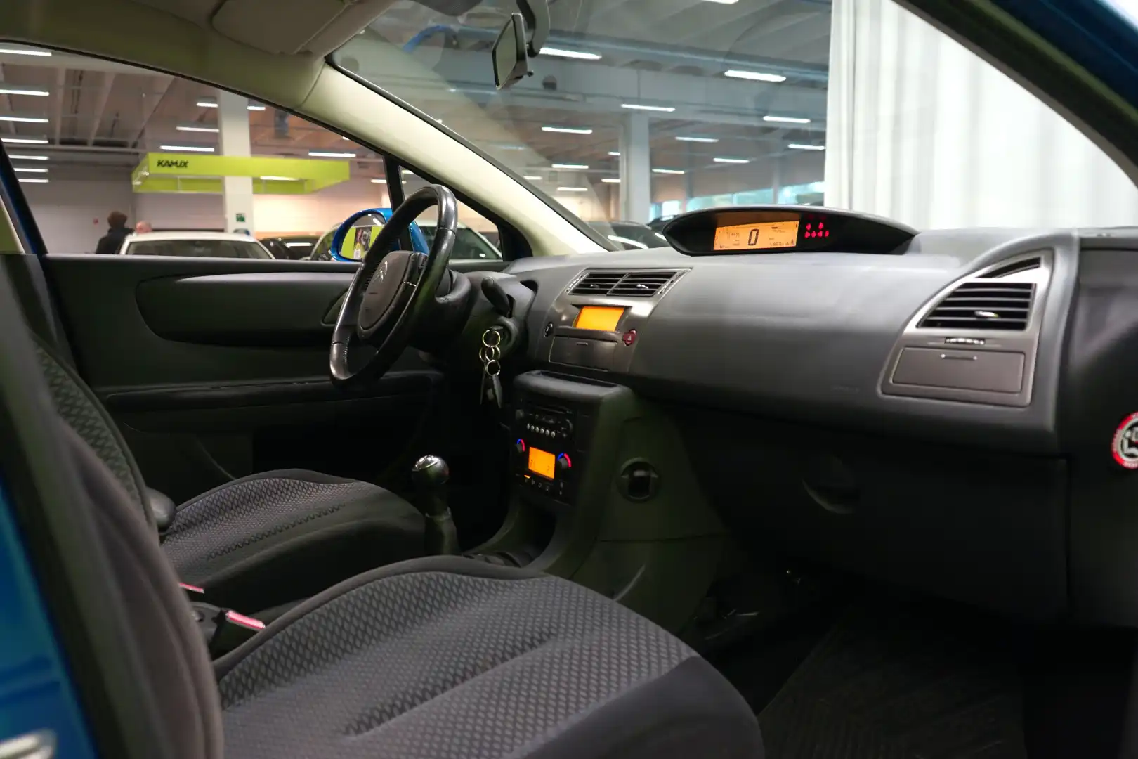 car-image