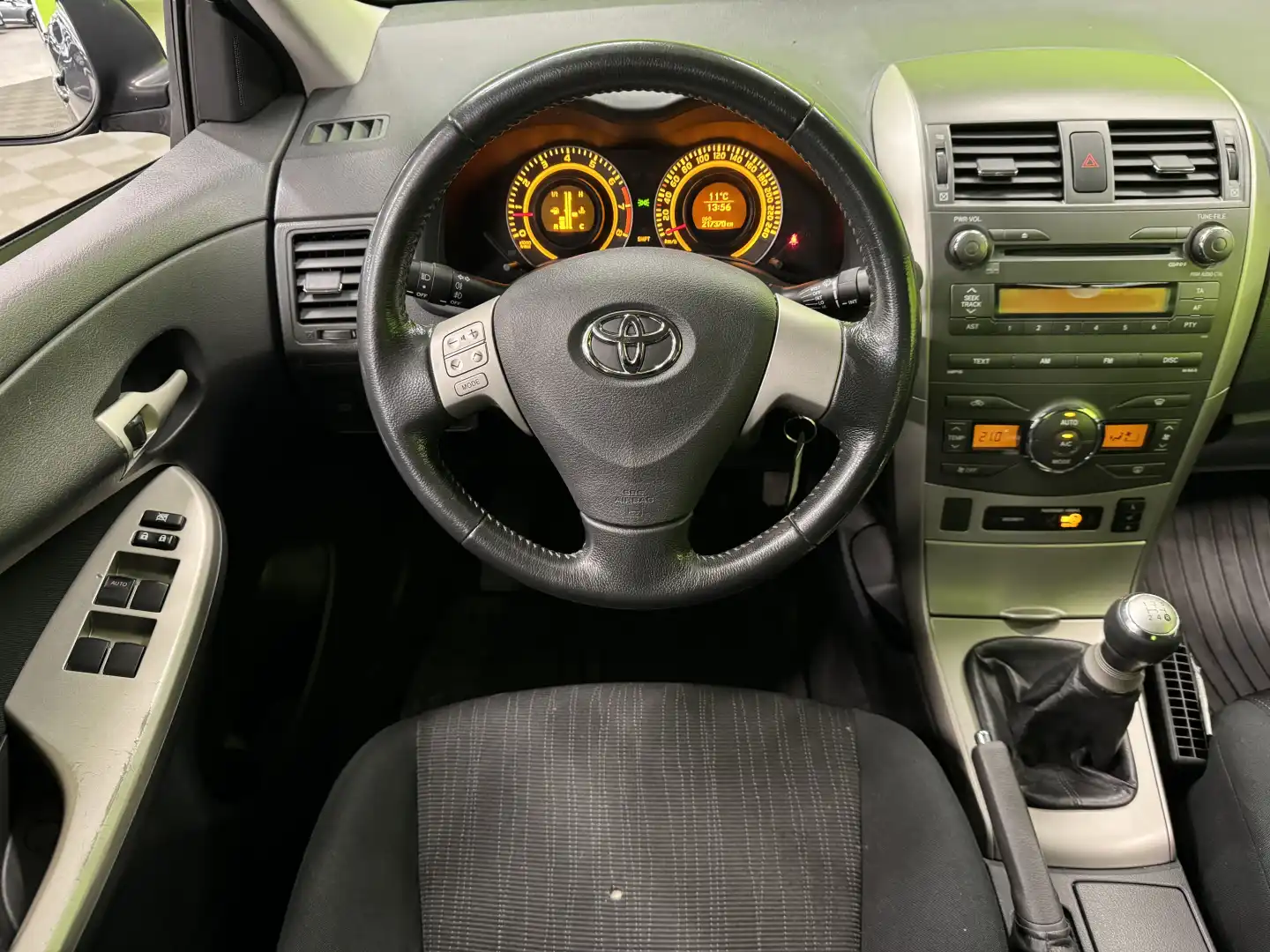 car-image