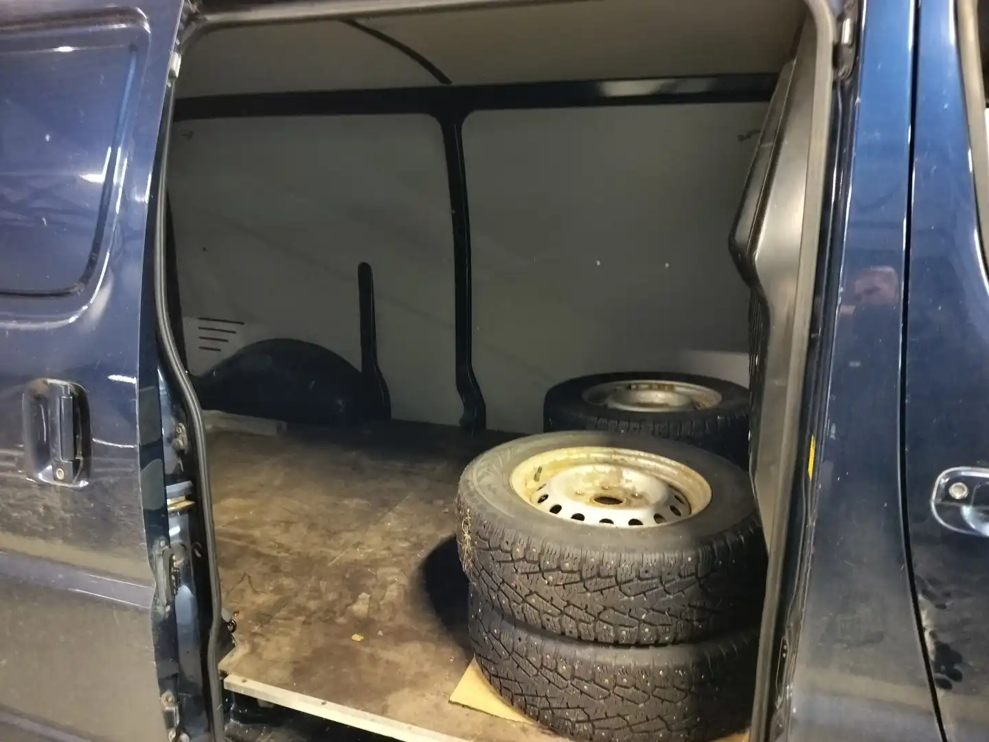 car-image