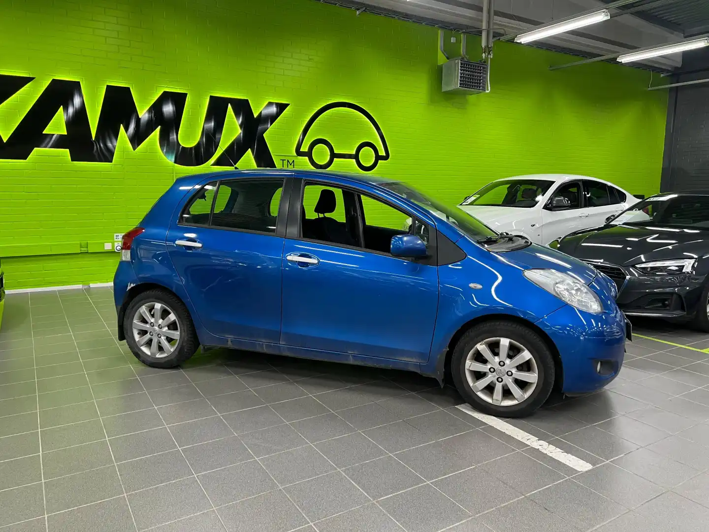 car-image