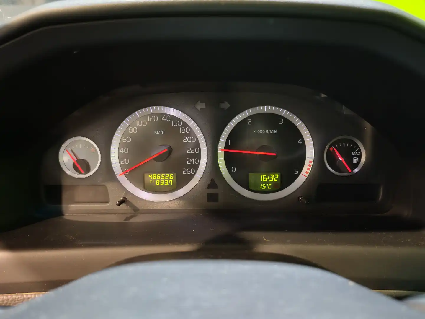 car-image