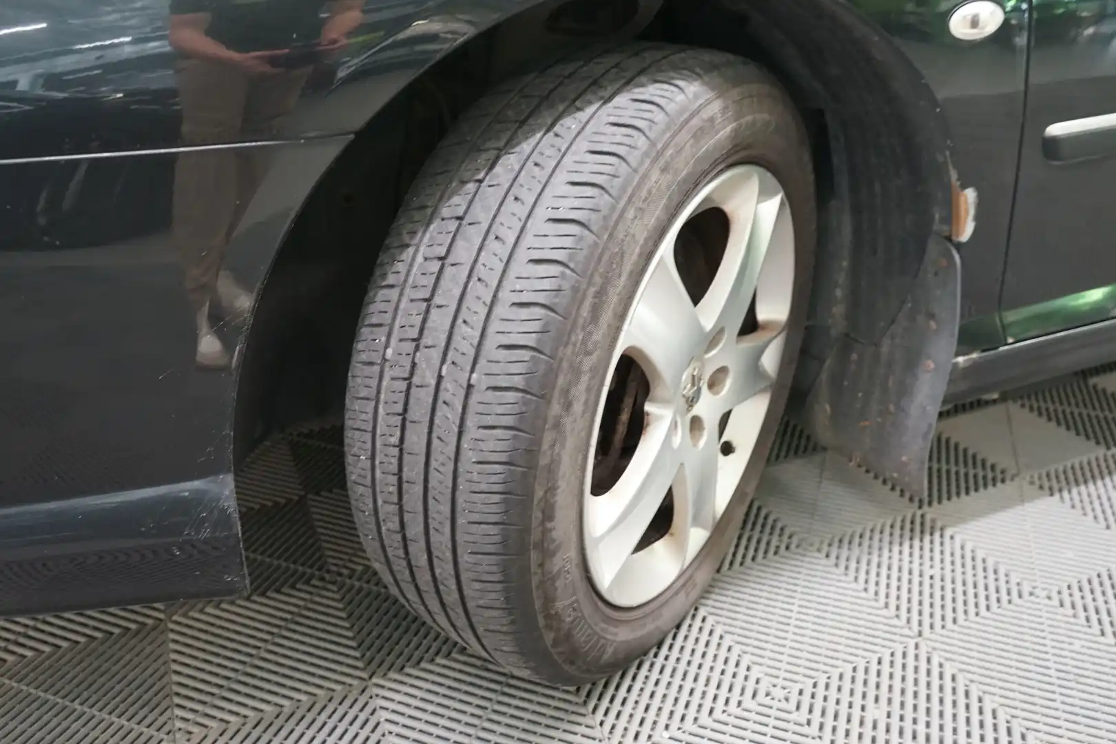 car-image