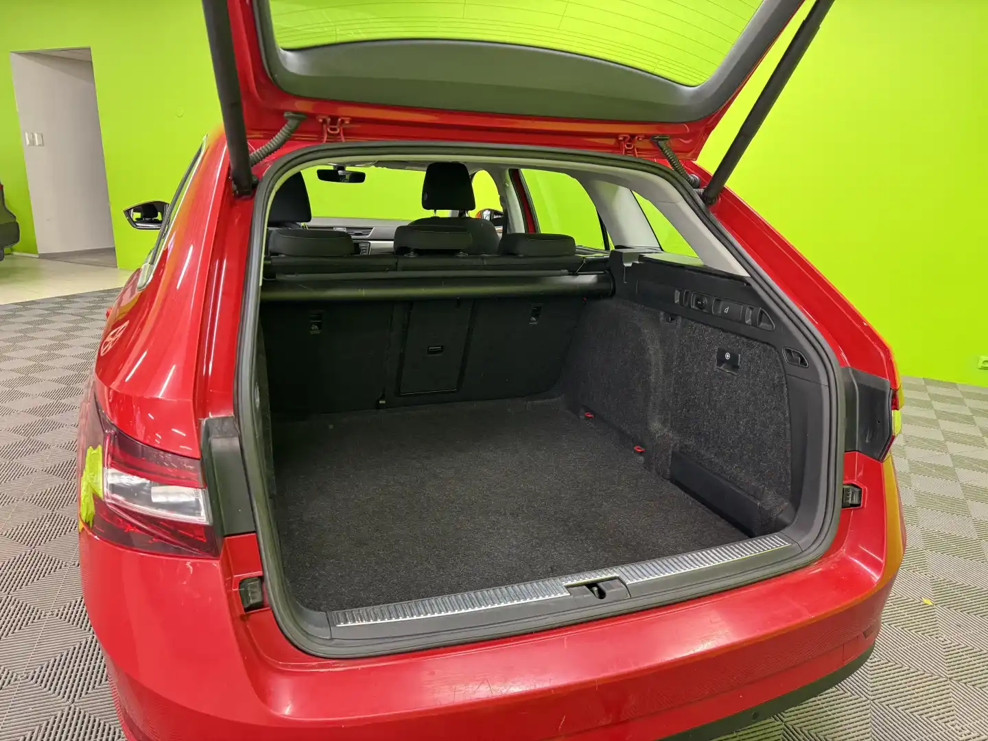car-image