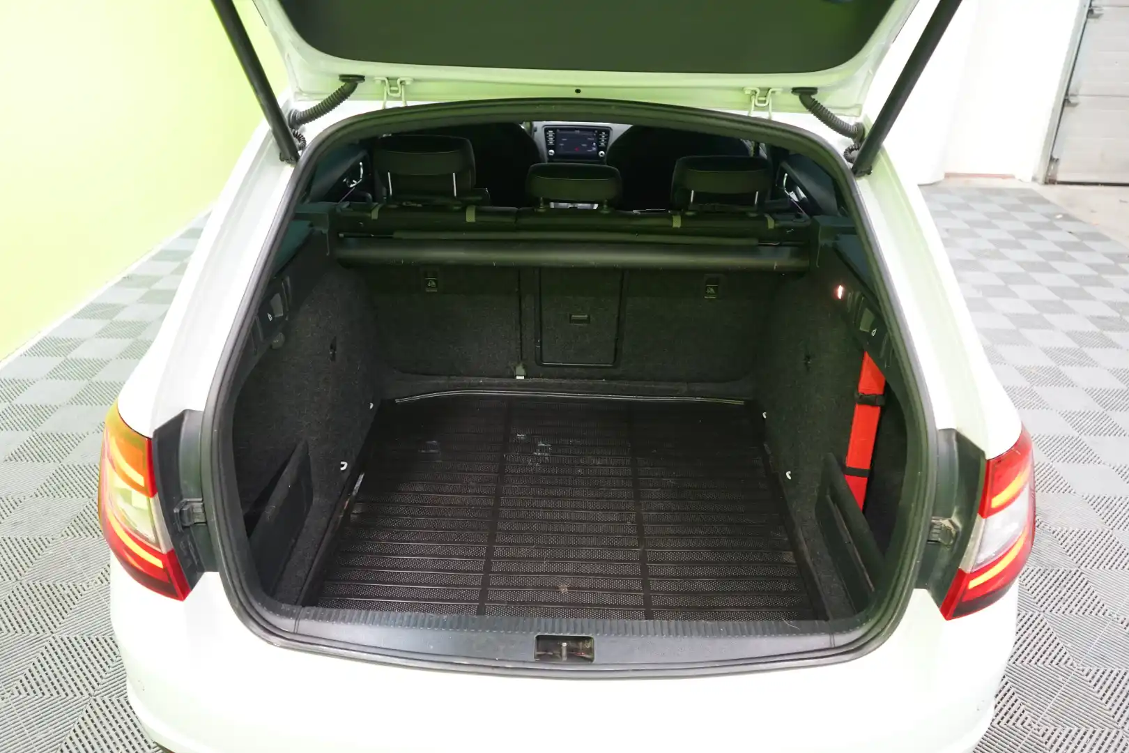 car-image