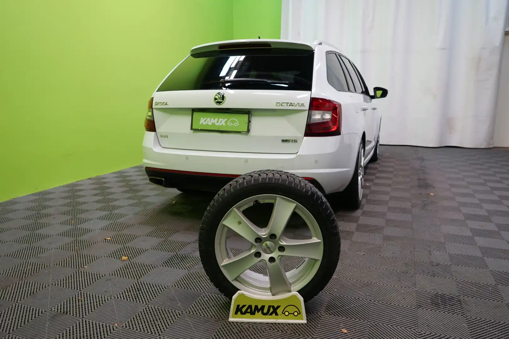 car-image