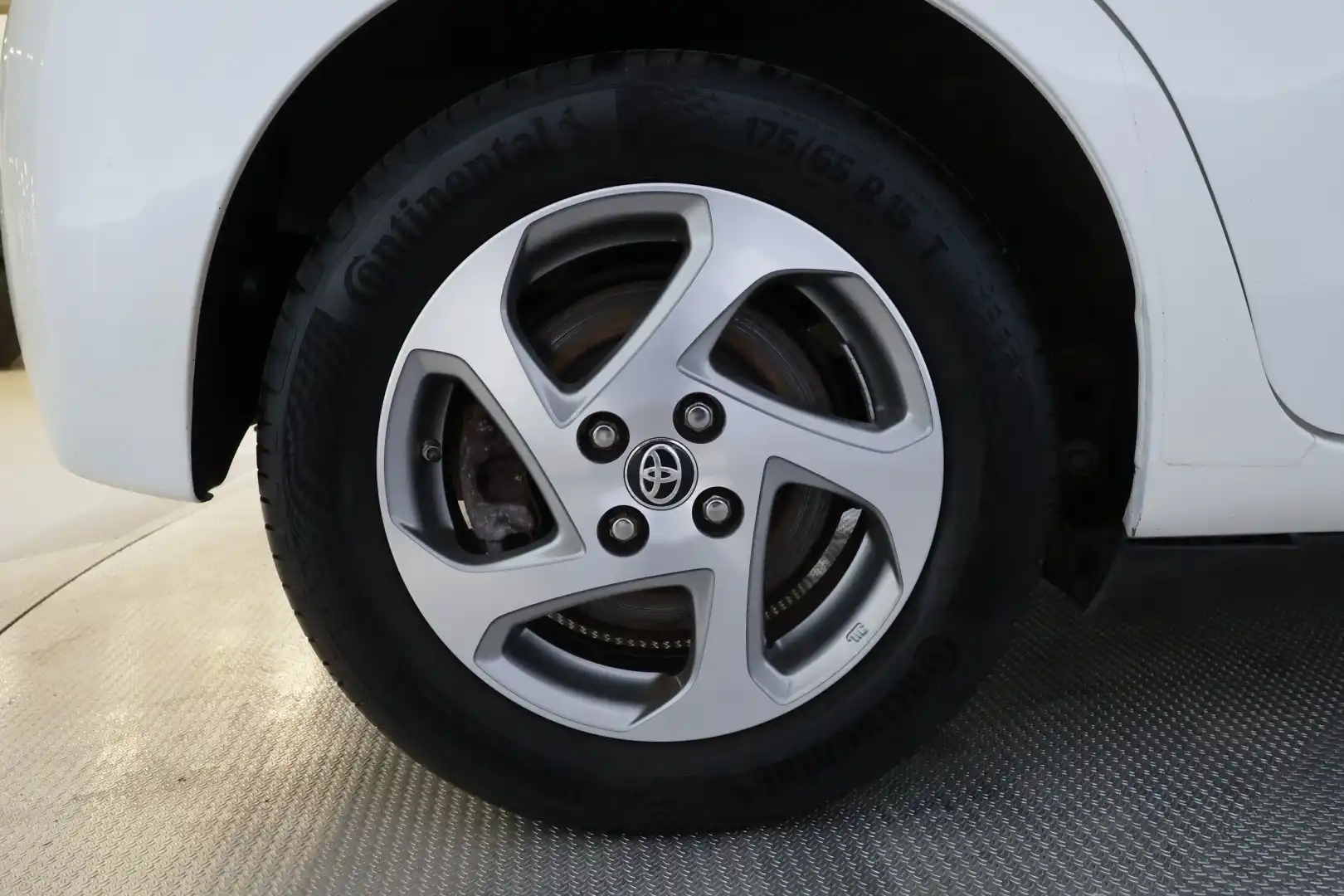 car-image