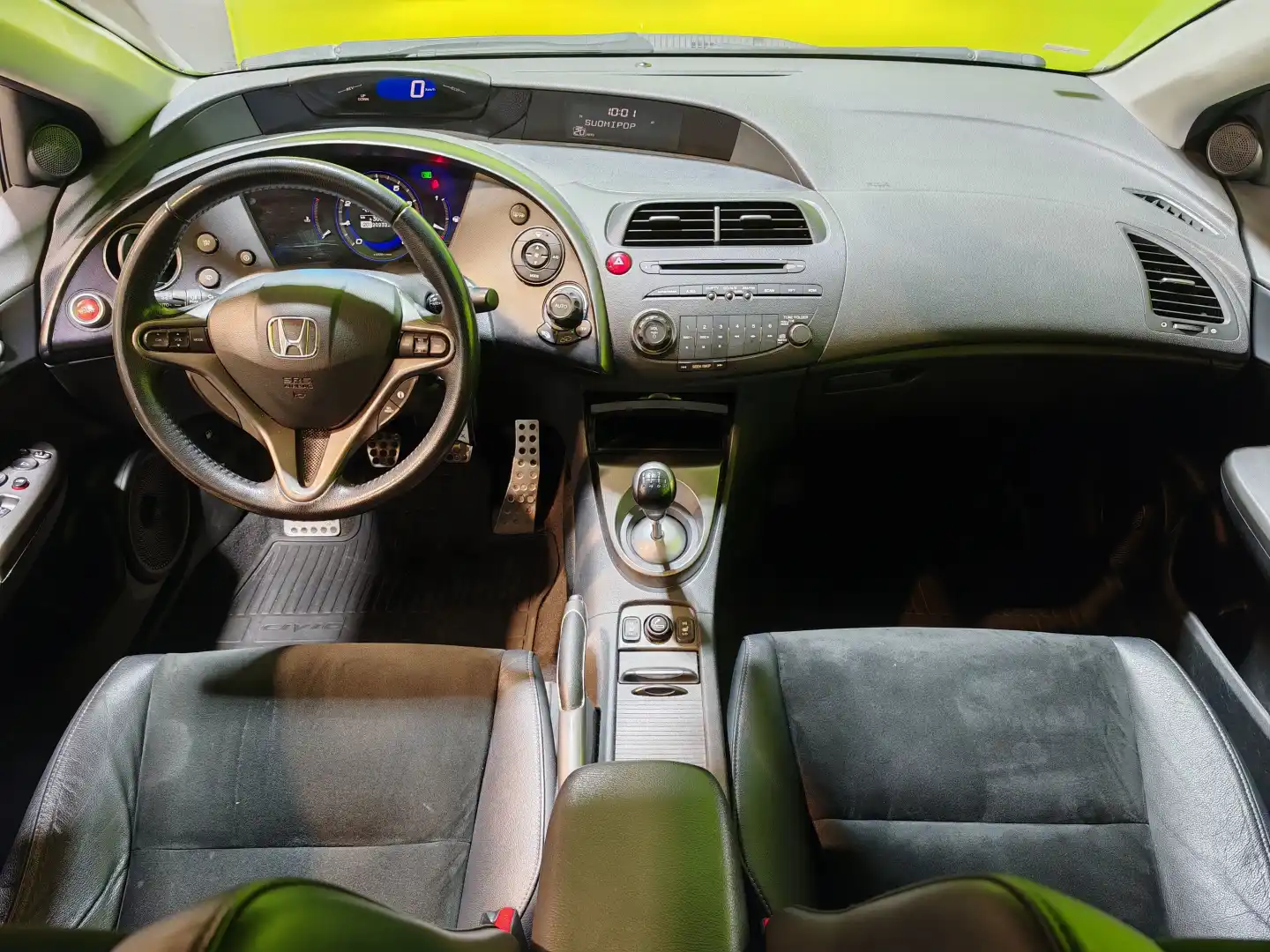 car-image