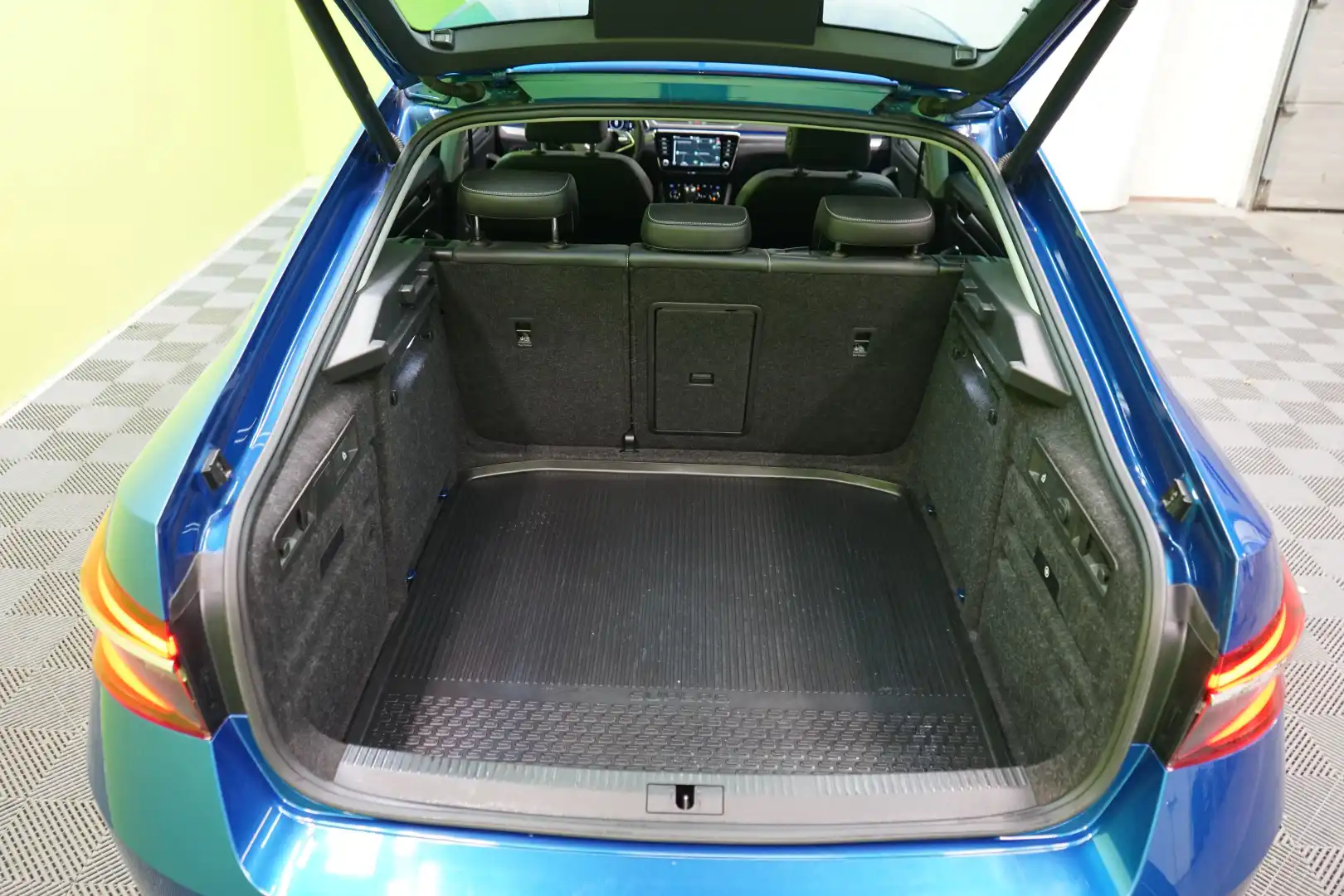 car-image
