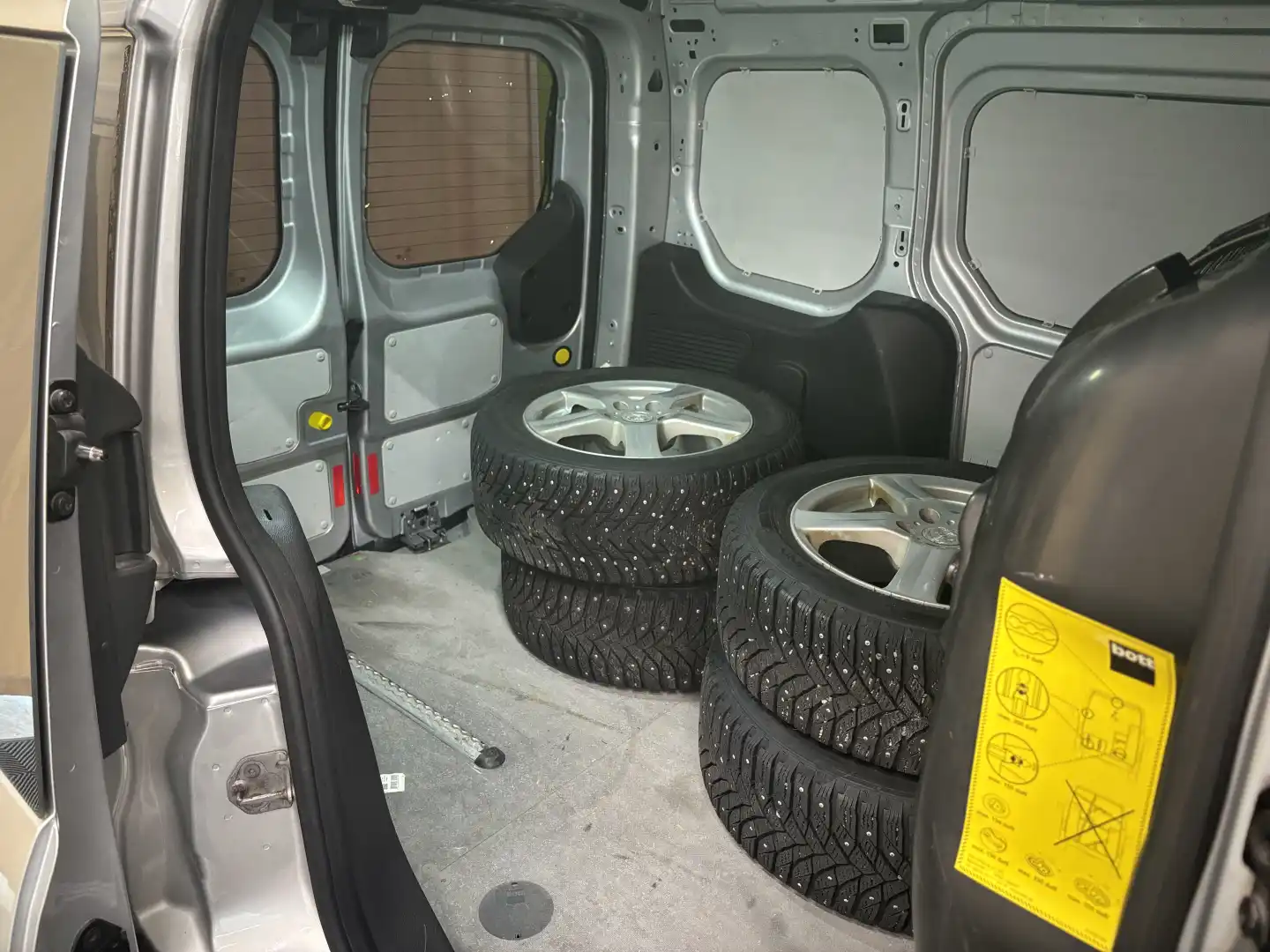 car-image