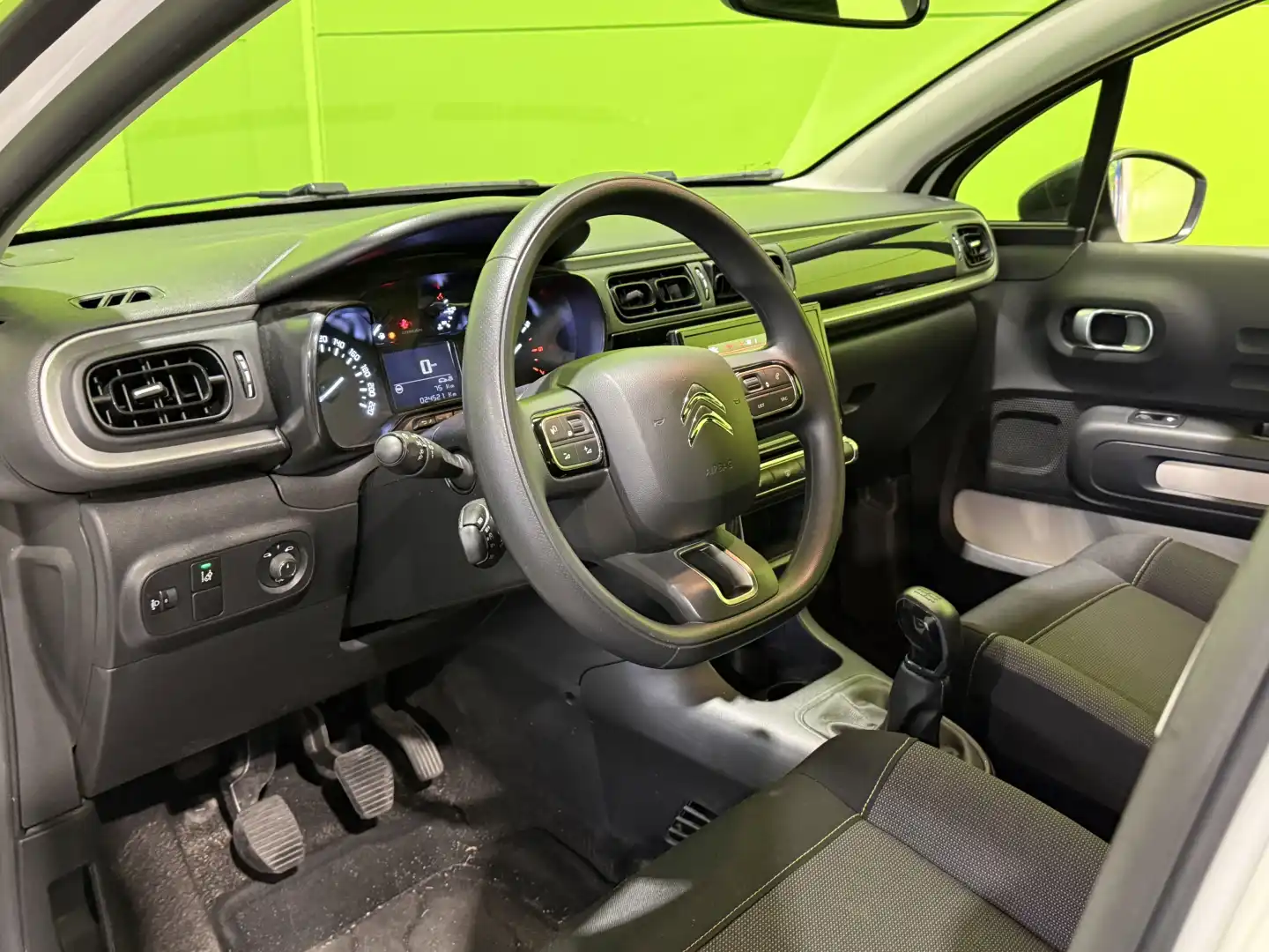 car-image