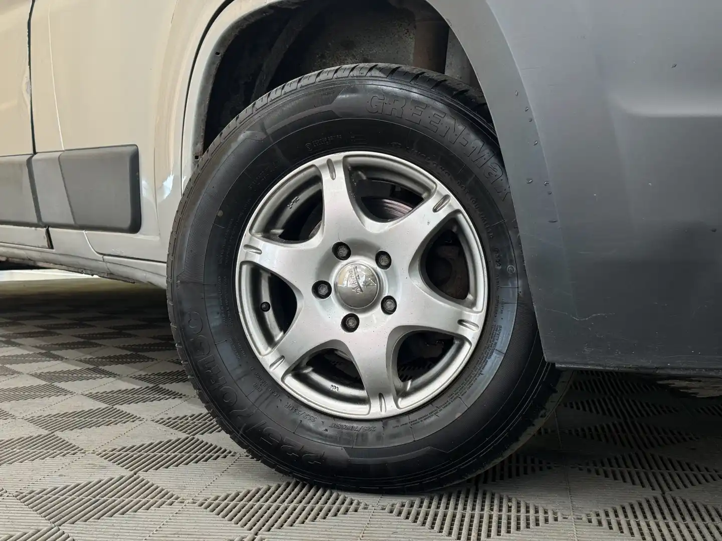 car-image