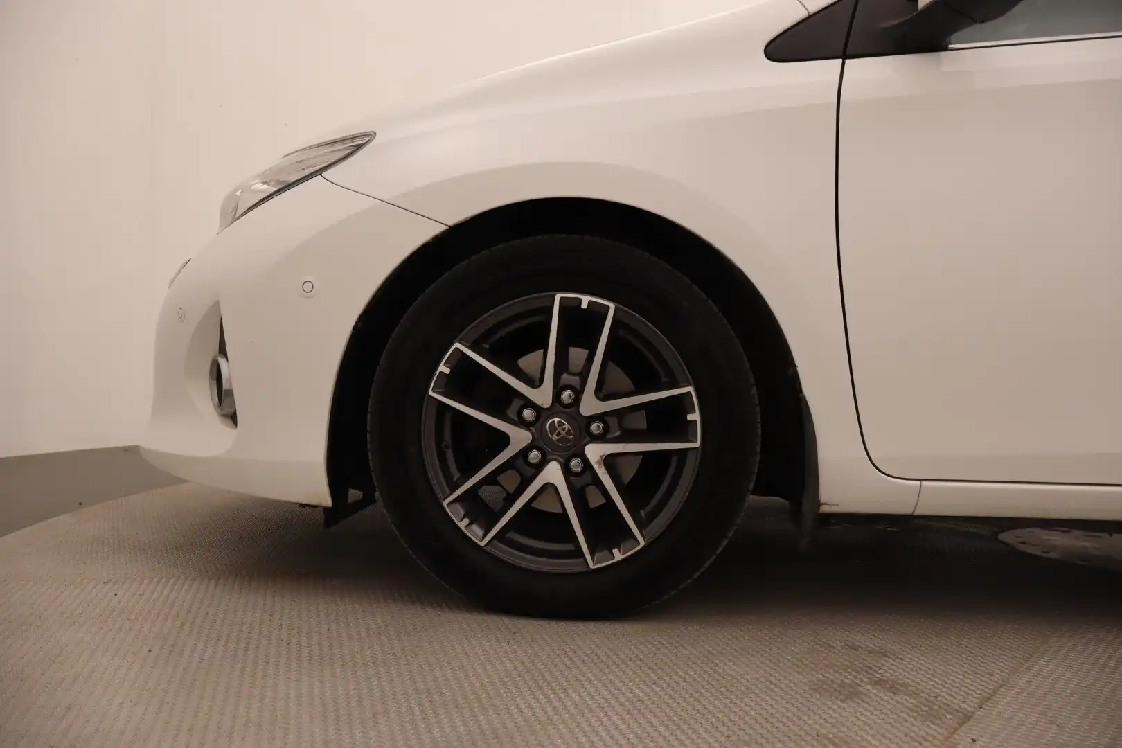 car-image