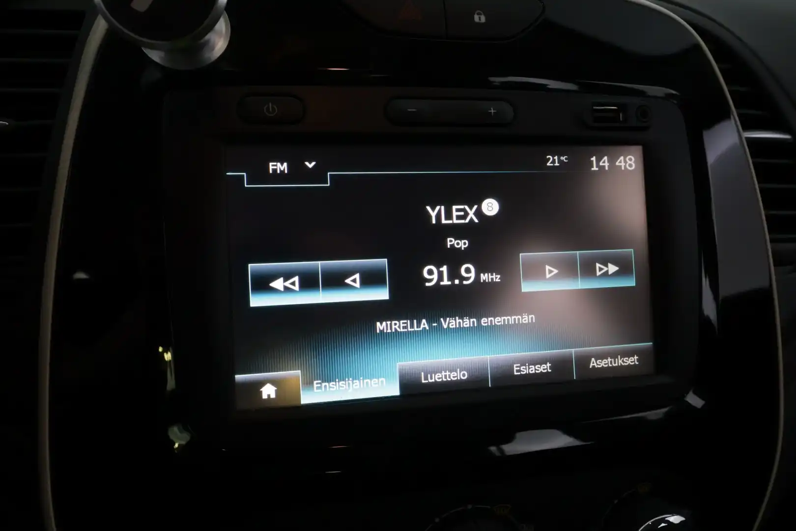 car-image