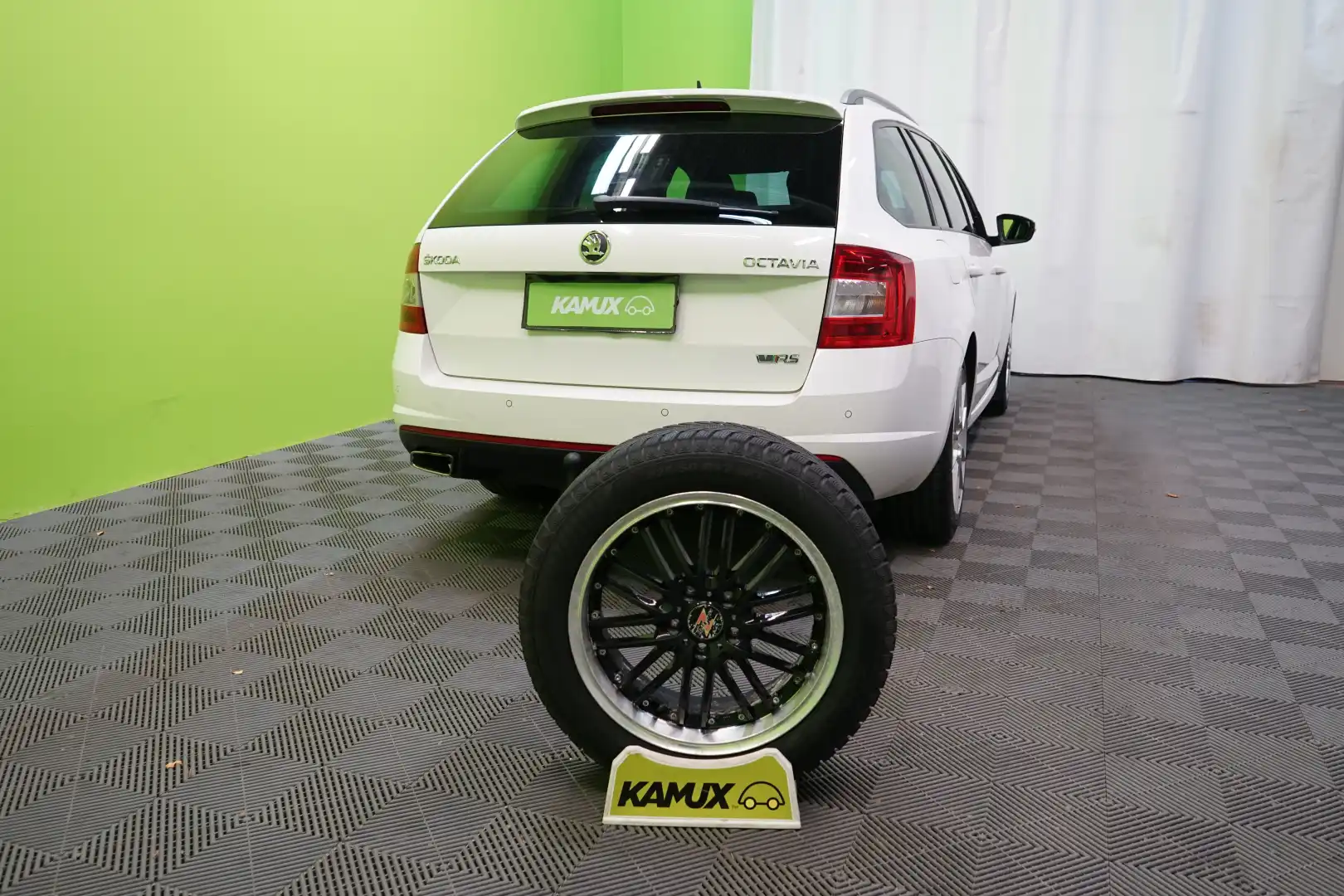 car-image