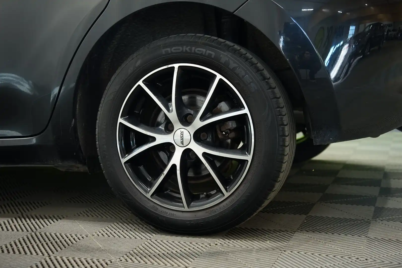 car-image
