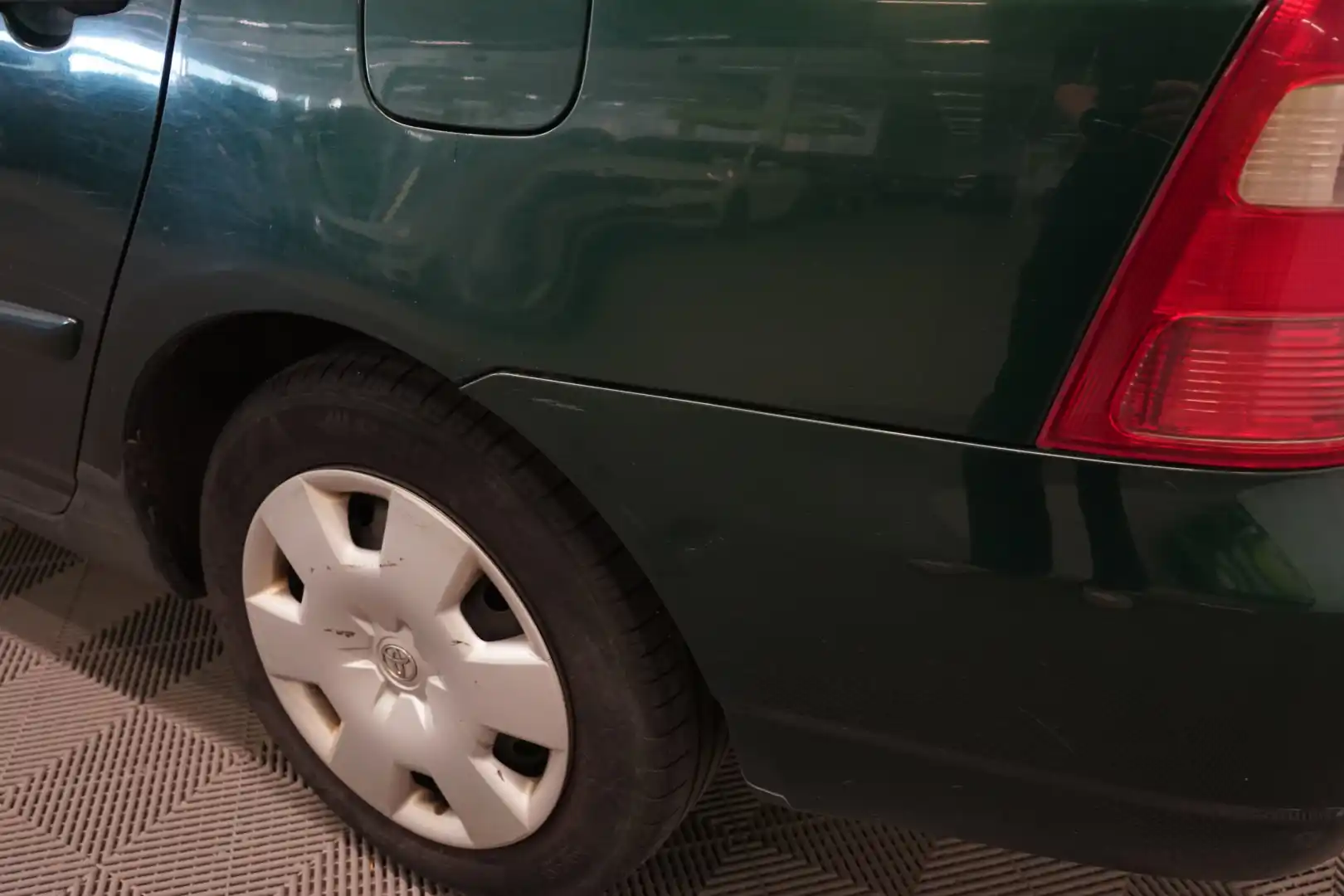 car-image