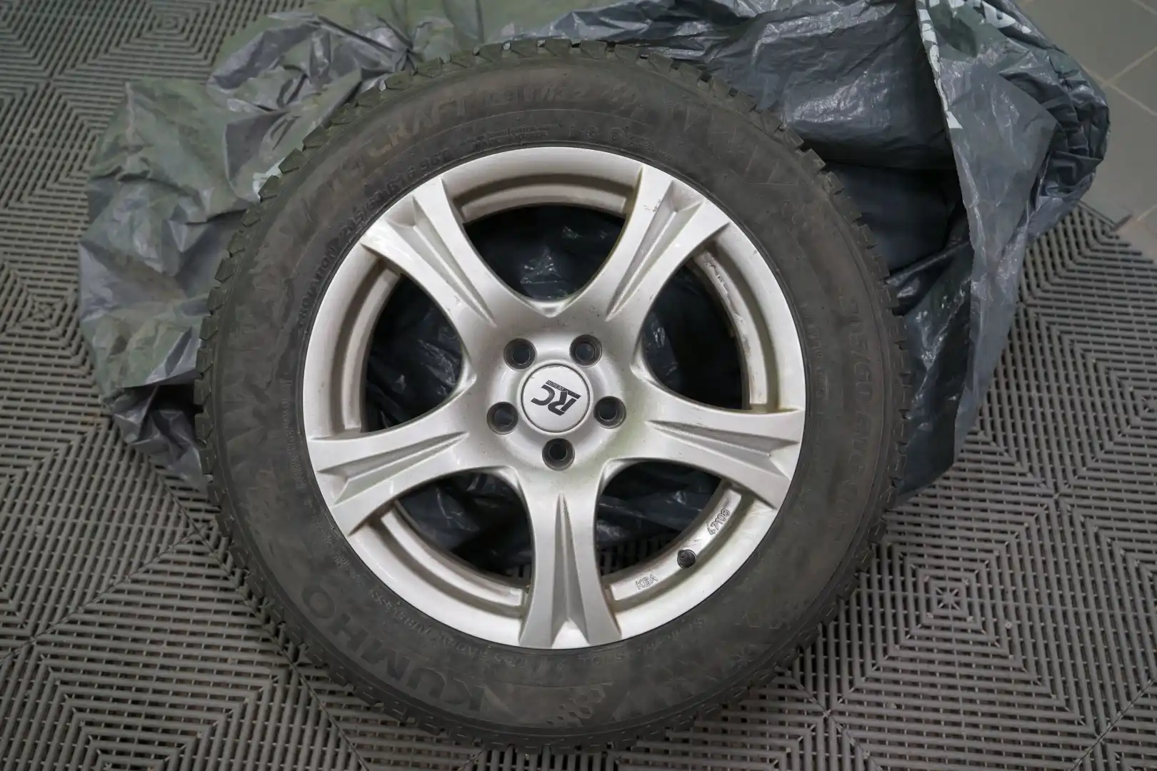 car-image