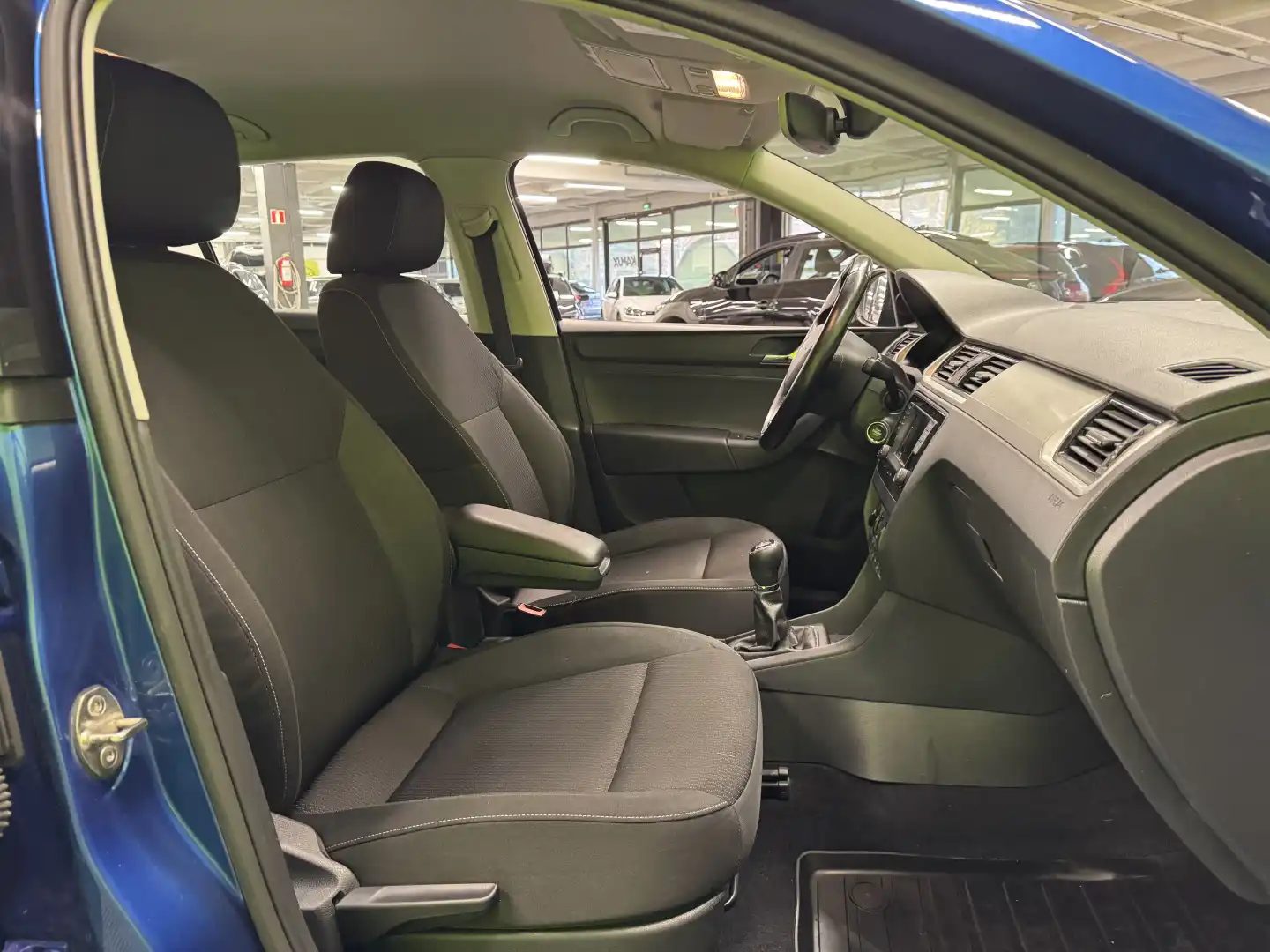 car-image