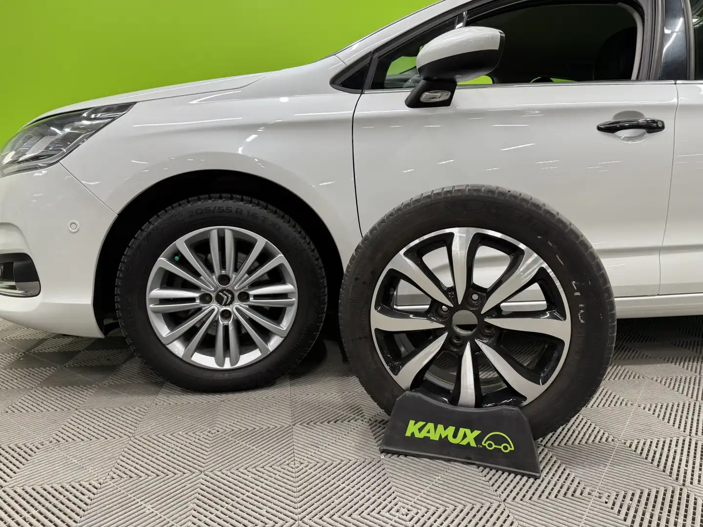 car-image