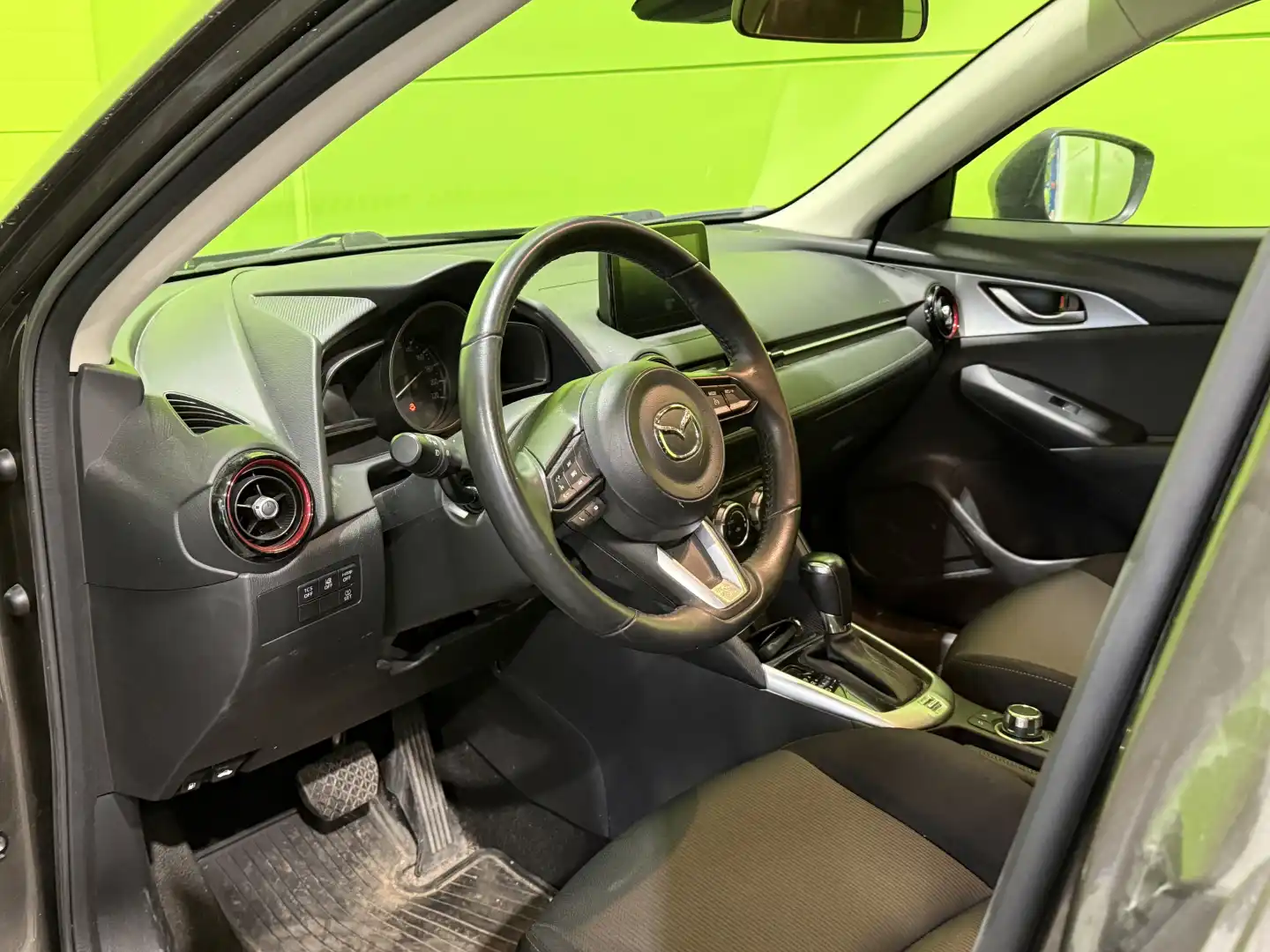 car-image